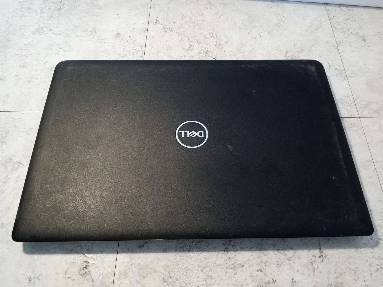 Dell Latitude 3500 i7-8565U 8GB RAM 256GB SSD NVIDIA M130 Win 11 Office 2021