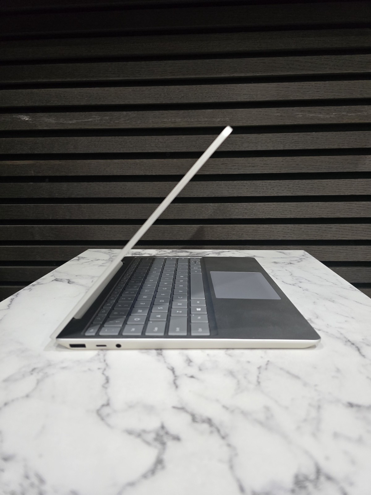 Microsoft Surface Laptop Go 1943 Platinum i5 4GB 64GB SSD 12.4″ Windows 10