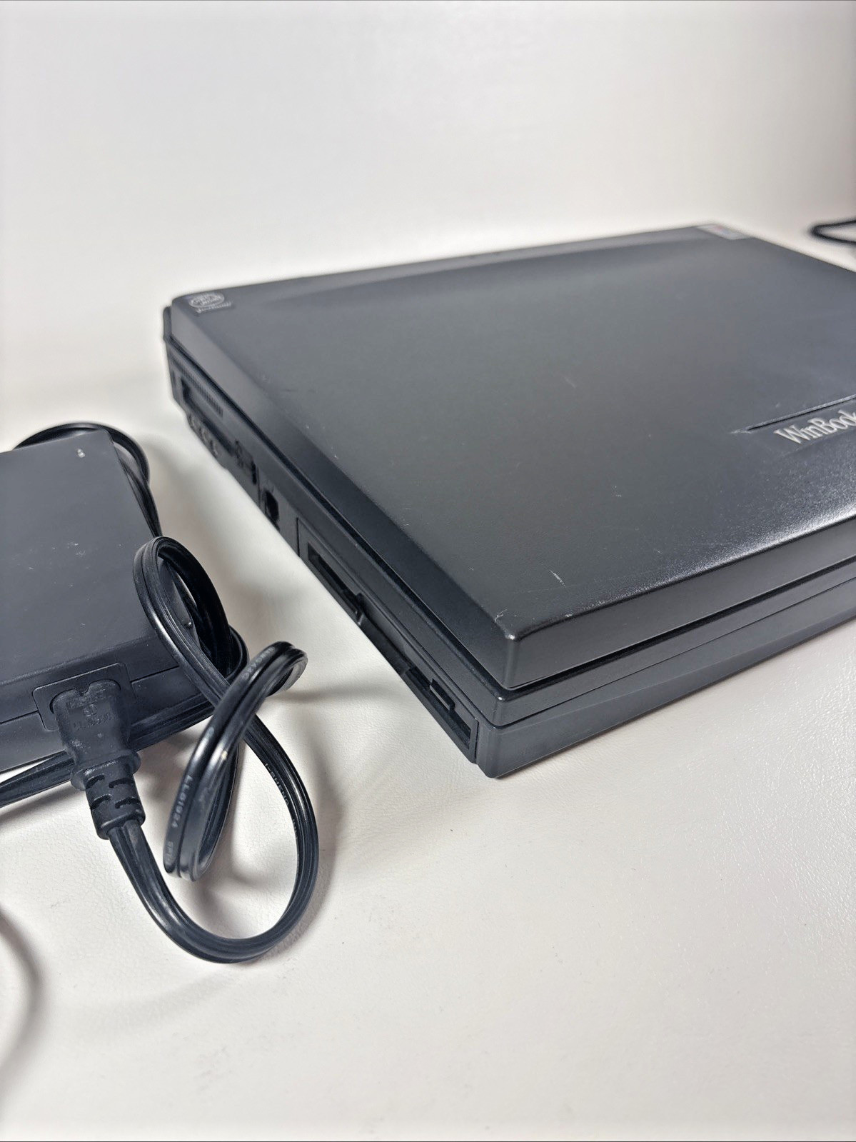 Vintage WinBook XL Laptop Pentium Windows XP Tested 18gb w/ AC Adapter & Manual