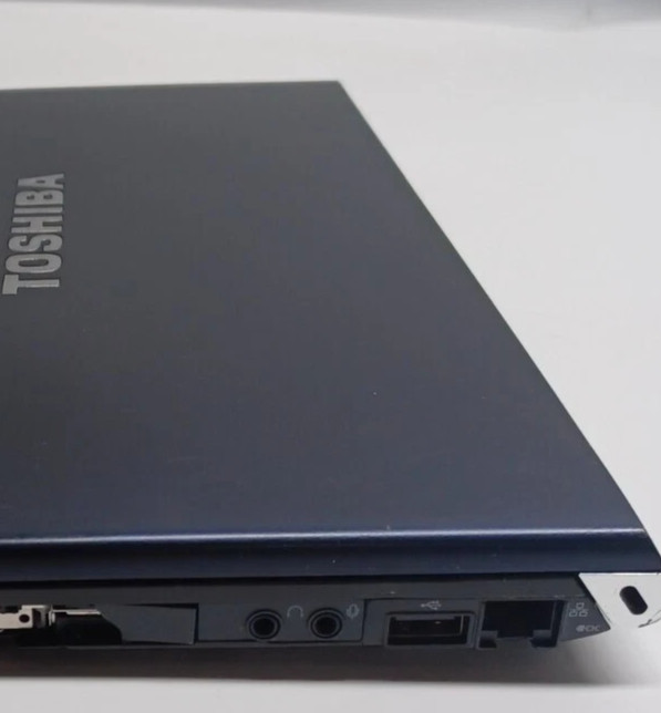 Toshiba Portege R835-P84 Laptop i5-2435M 8GB