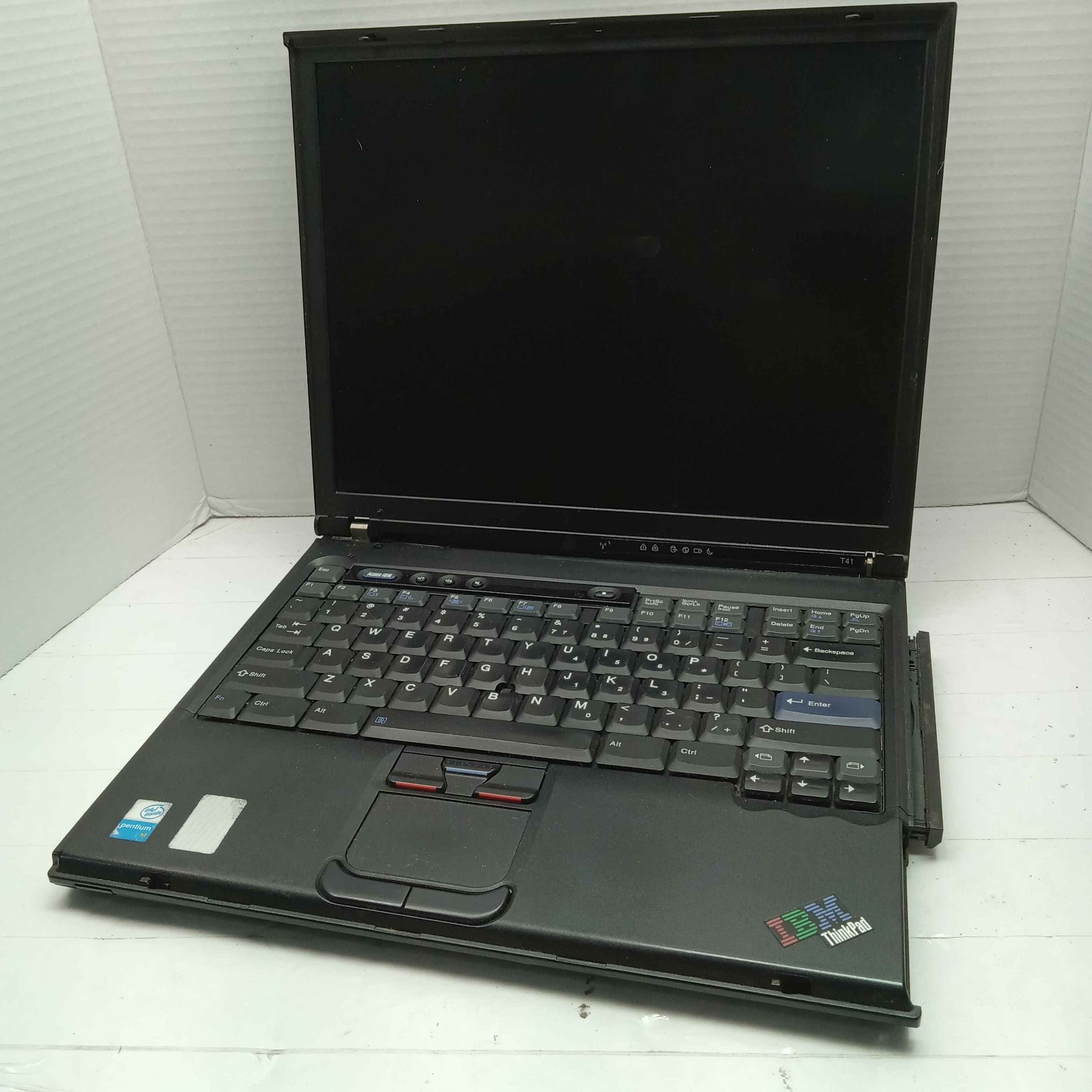 IBM ThinkPad T41 14.1″ Laptop Pentium M Unknown RAM No HDD – BROKEN READ ^