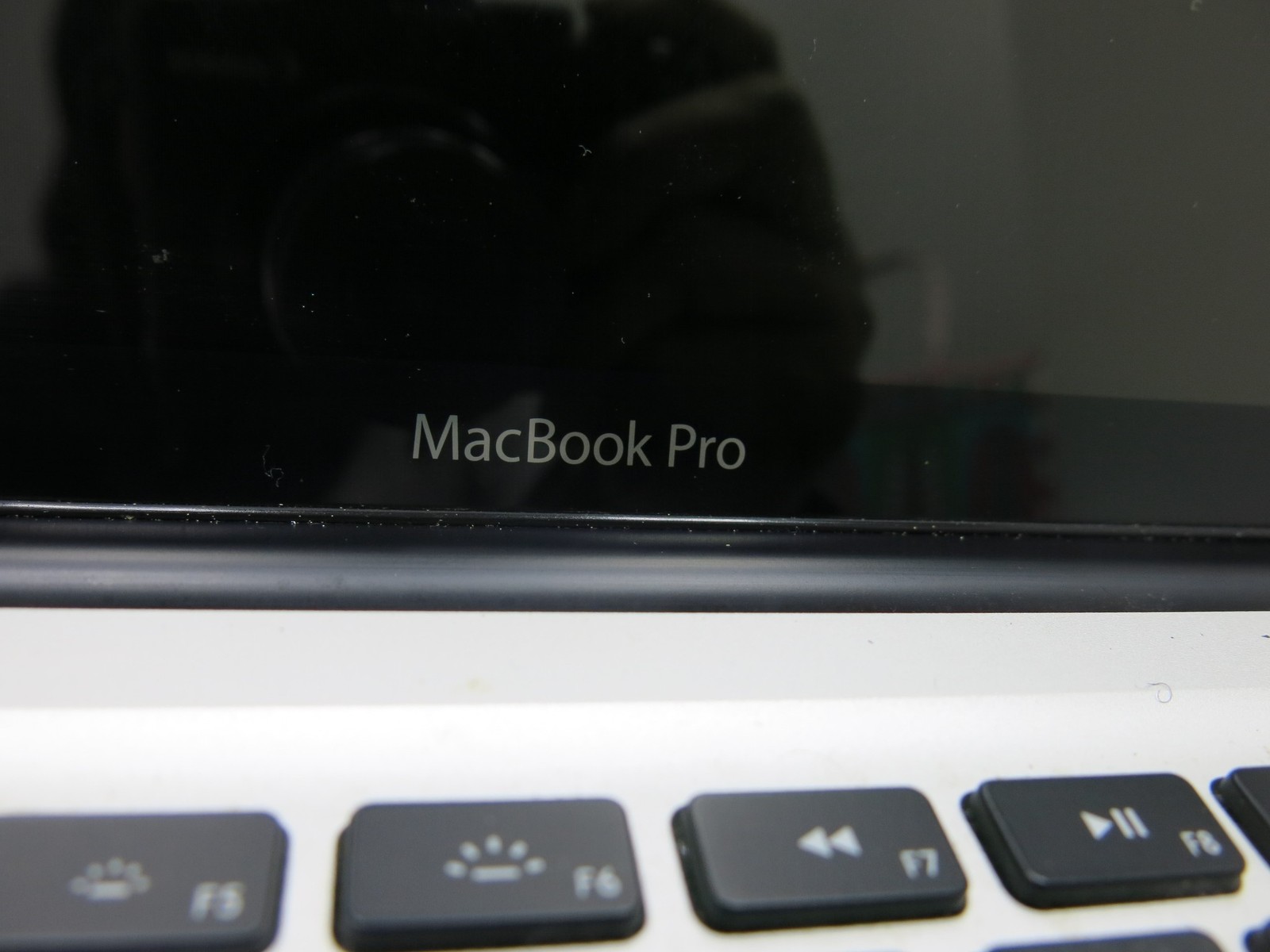 Apple MacBook Pro A1286 15.4″ 2011 | i5-520M 2.4GHz | 4GB Ram | Powers On