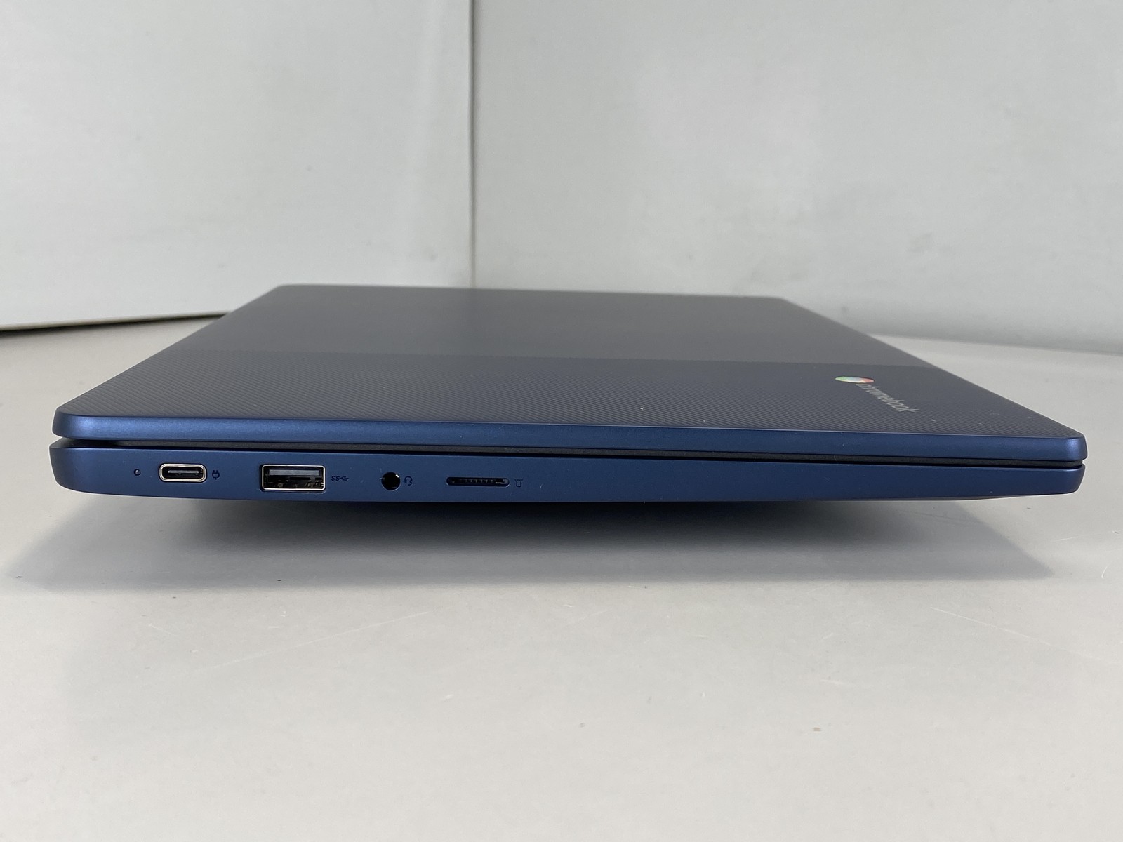Lenovo Laptop IP Slim 3 Chrome 14M868 14″ MediaTek Kompanio 520 64GB- Abyss Blue