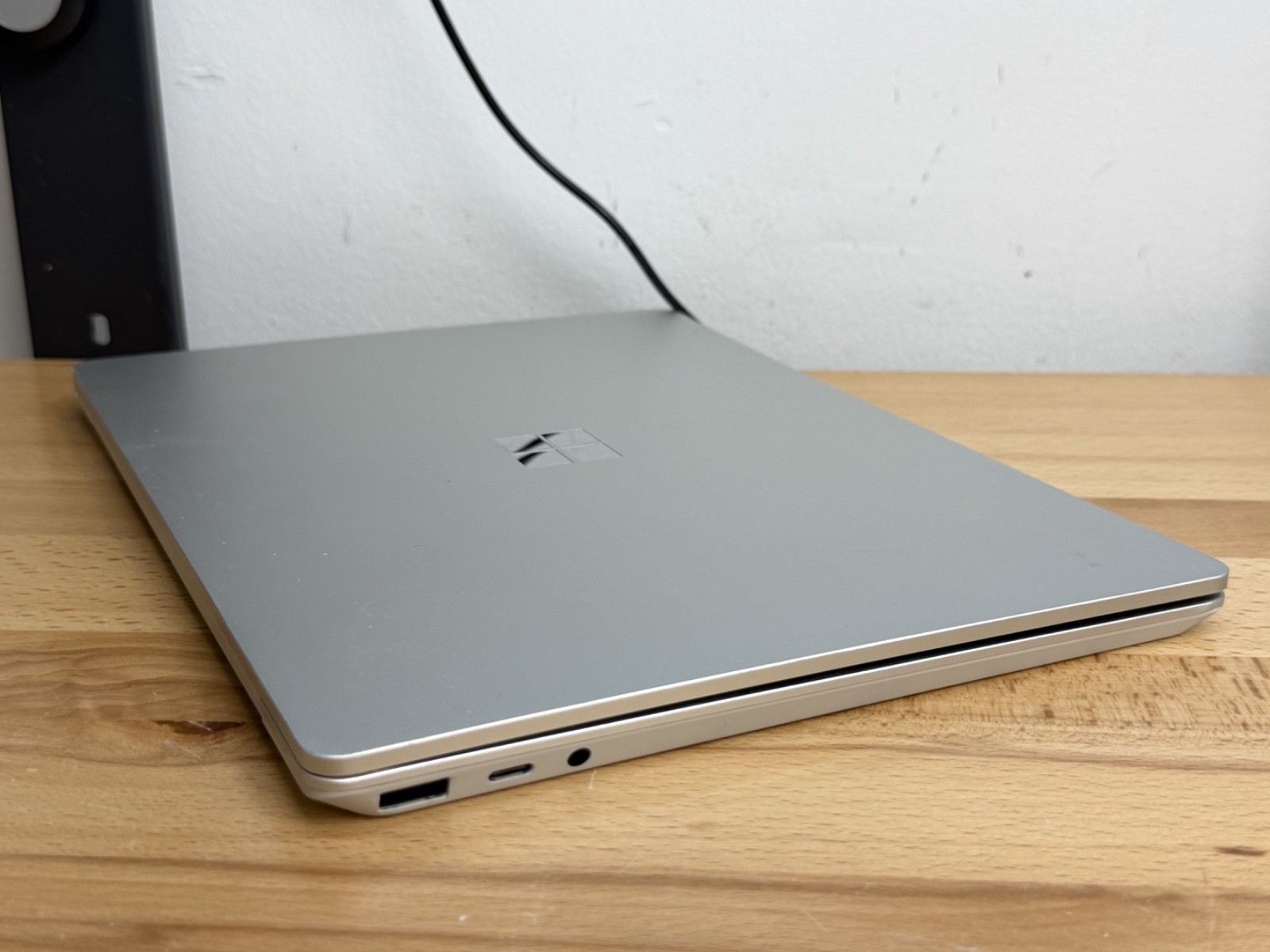 Microsoft Surface Laptop Go 1 1943 12.4 i5-1035G1 1.0GHz 8GB 128GB WORKS CRACKED