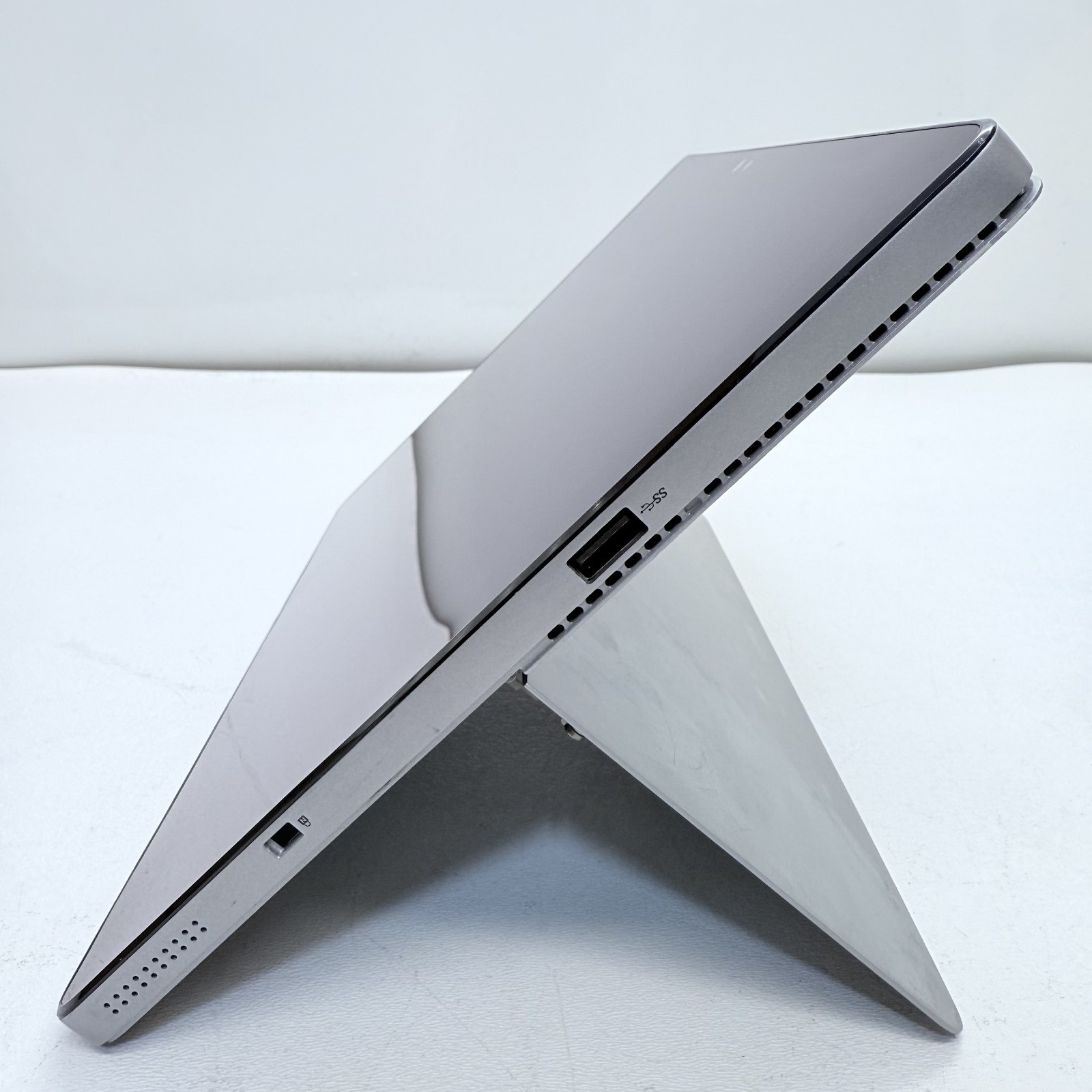 Dell Latitude 7200 2-in-1 i5 8GB RAM – NO SSD NO BATTERY BIOS LOCKED *READ DESC*
