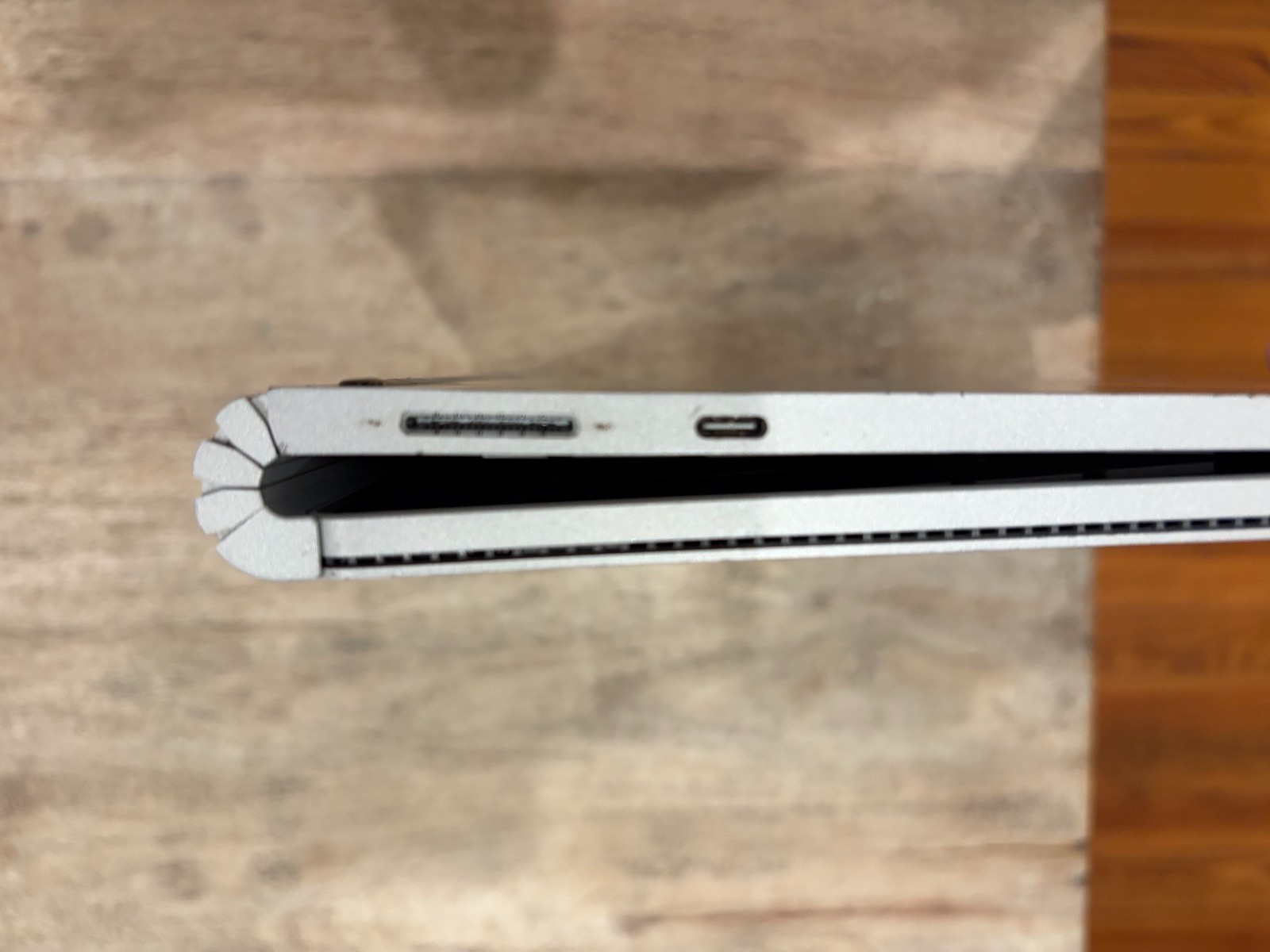 Microsoft Surface Book 2 1832 13.5″ i5 8350U 1.70GHz/ 8GB / 256GB SSD / Adapter