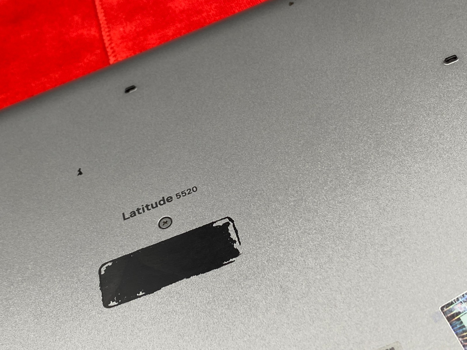 DELL LATITUDE 5520 15″ i7-1185G7 8GB RAM 256 GB SSD WINDOWS 11 BATTERY 80% NO AC