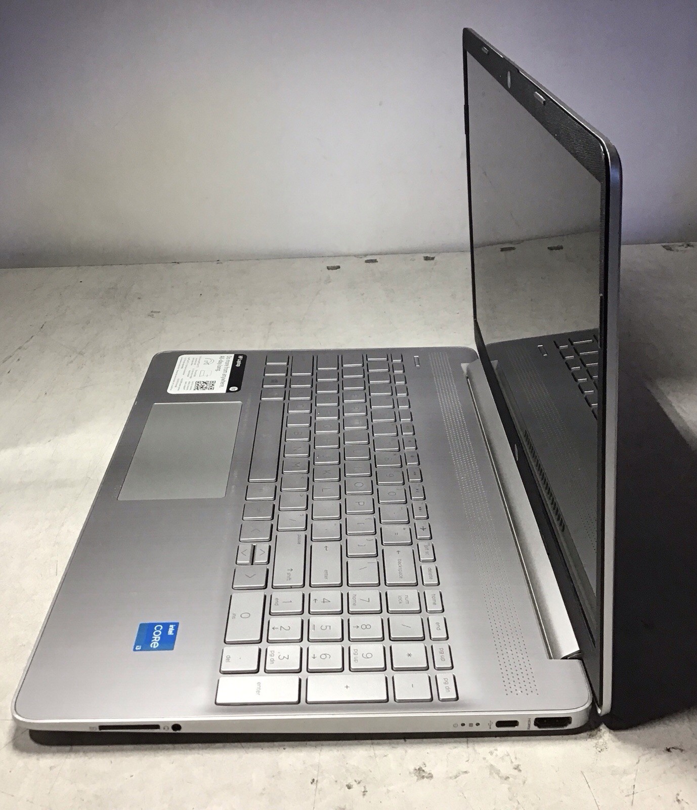 HP 15-DY2091WM Intel i3-1115G4 @ 3.00GHz 8GB Ram 256GB SSD *DAMAGED SCREEN*