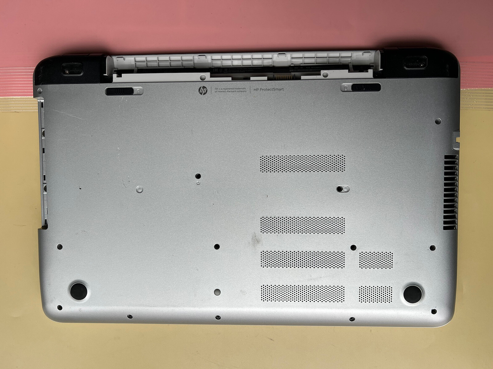 17″ HP Pavilion AMD A8 2GB RAM 0GB HDD PARTS OR REPAIRS