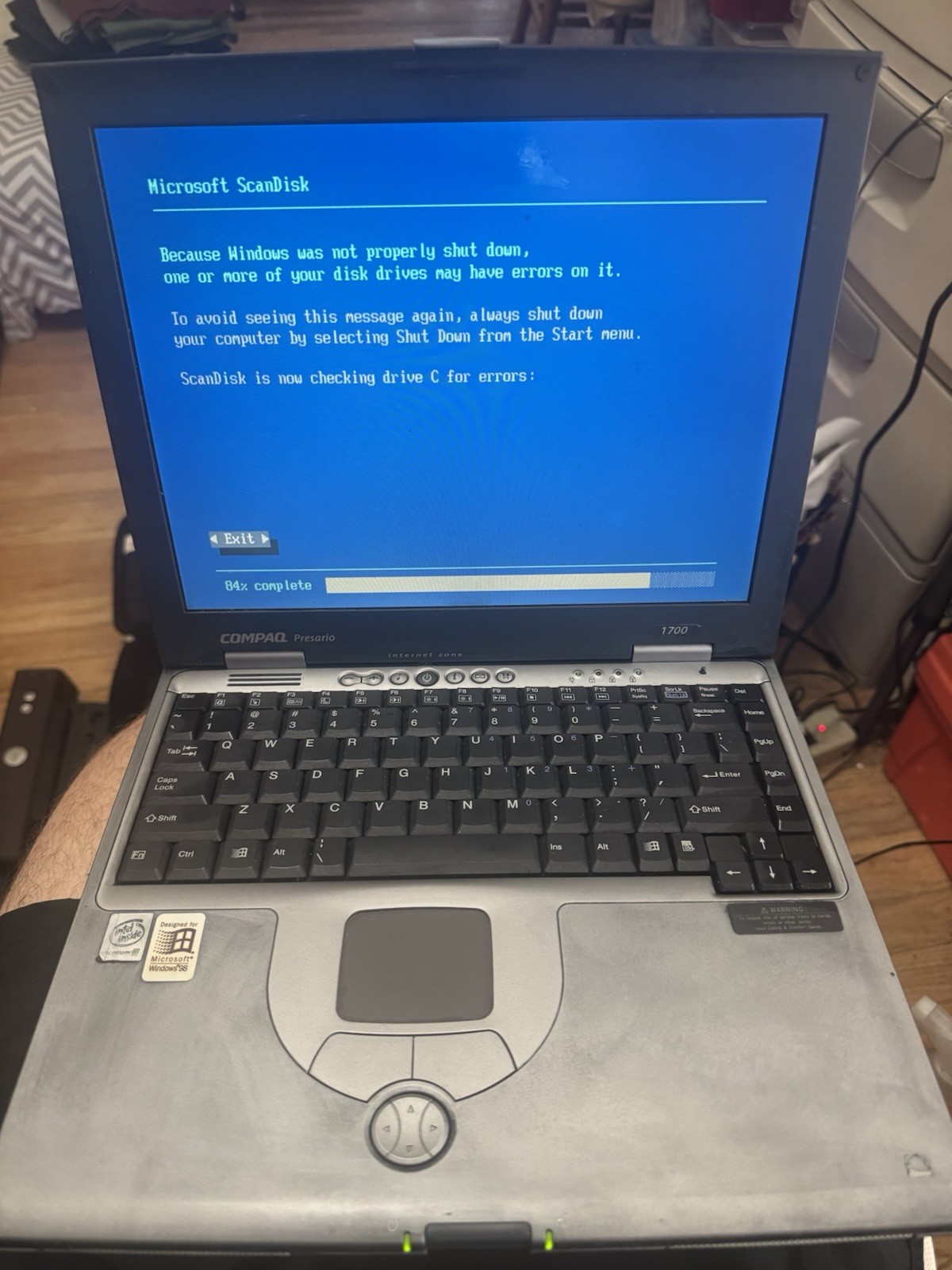 Compaq Presario 1700 Laptop Boots Windows 98 w/ Bag PSU HP CD-RW Dock