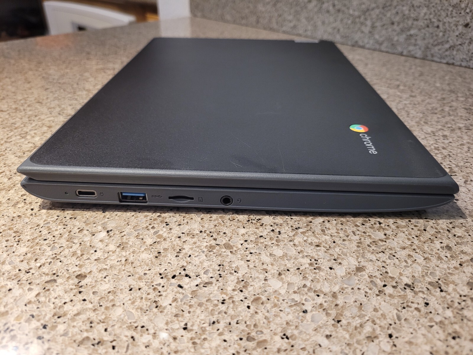 Lenovo 100e Chromebook 2nd Gen 11.6″ (32GB eMMC, AMD A4 Dual-Core, 2.40GHz, 4GB)