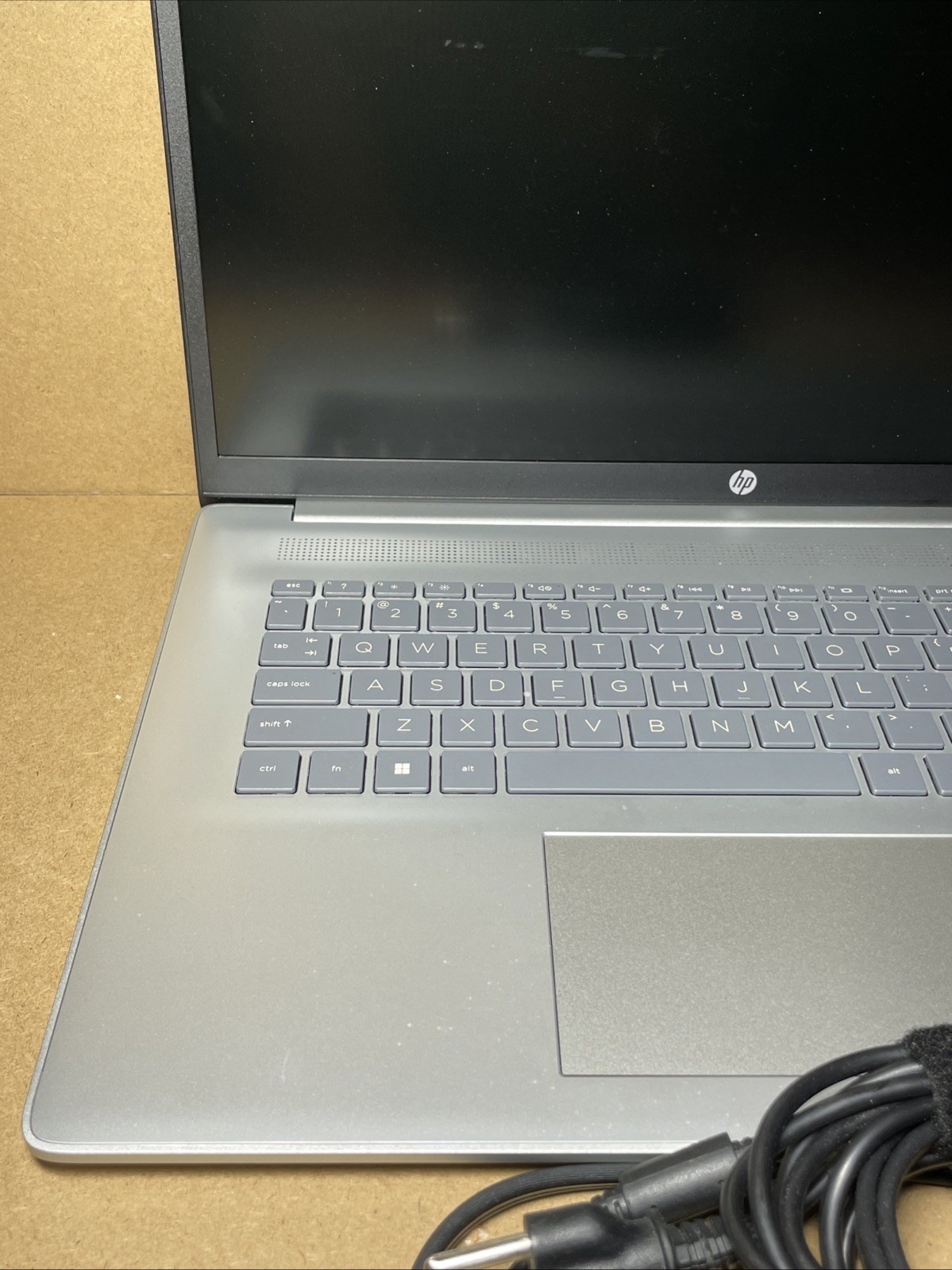 HP 17-CP2124OD R3-7320U 8GB RAM 256GB SSD