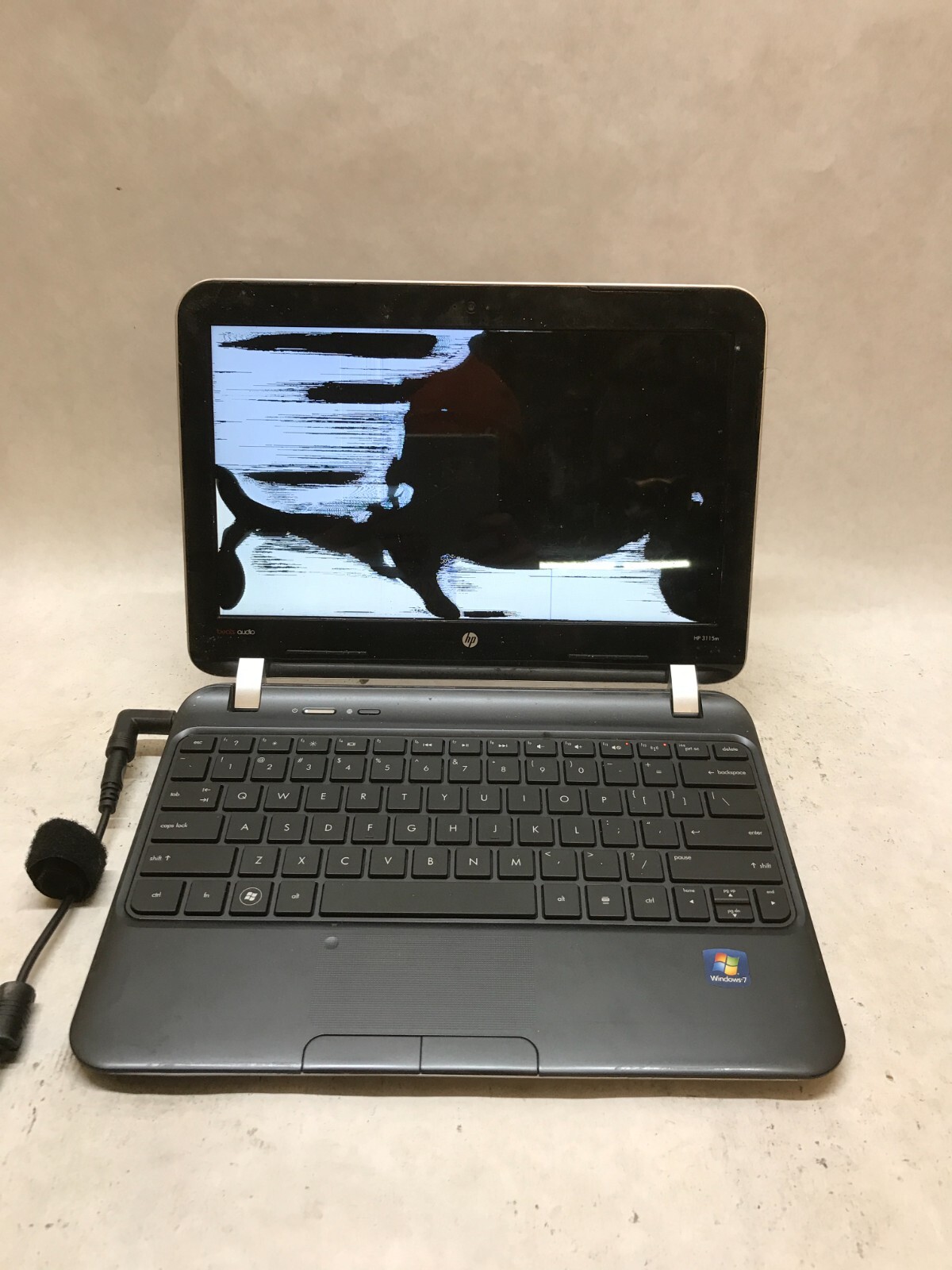 HP 3115m 11″ Laptop AMD E-Series 4GB RAM NO HDD/OS For Parts/Repair Cracked – DW