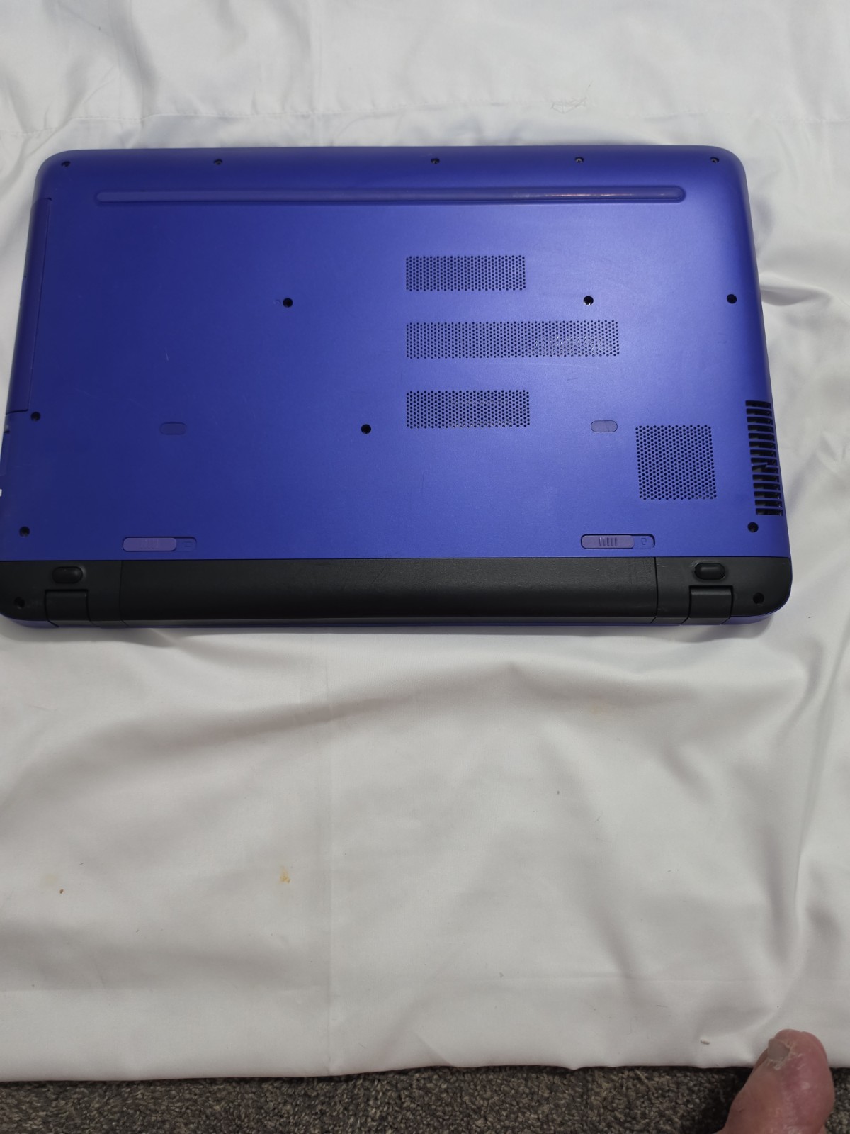 Hp Pavilion 17 Notebook Intel Core i3 6th Gen, 1tb HD, 8 Gb Ram.