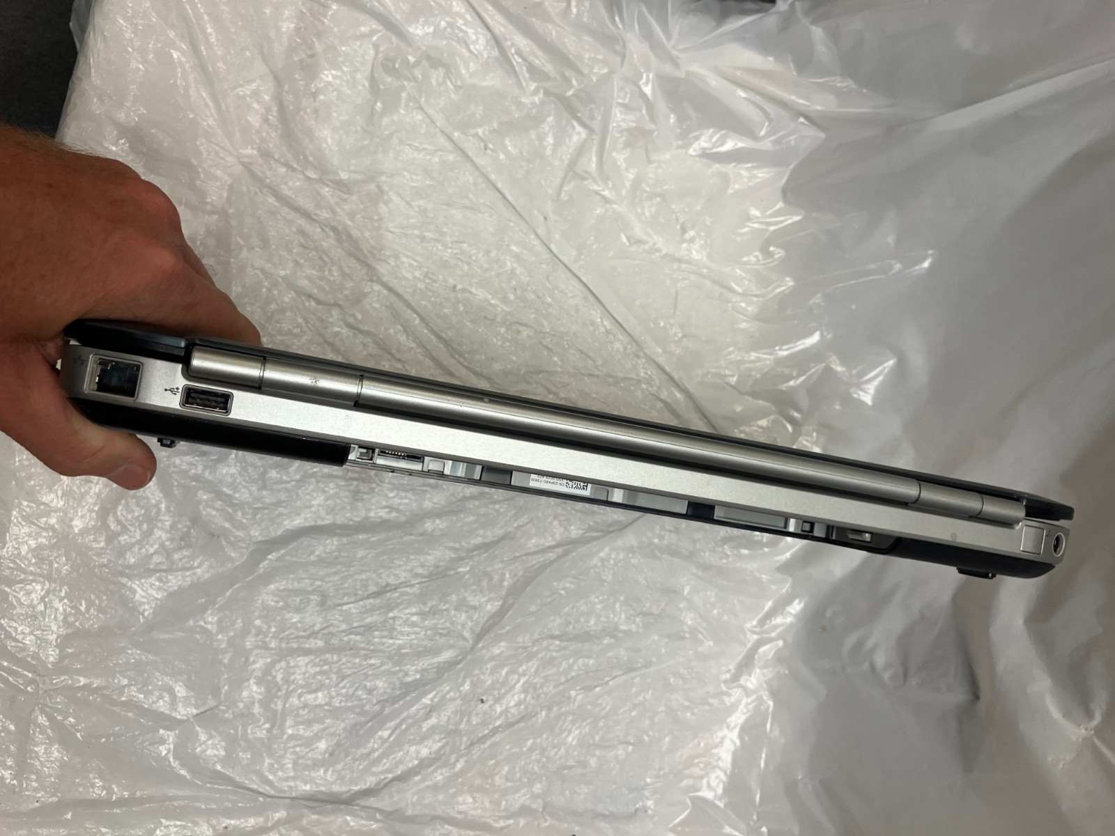 DELL LATITUDE E5520 Laptop i3-2350M + 4 GB No HD/Battery FOR PARTS