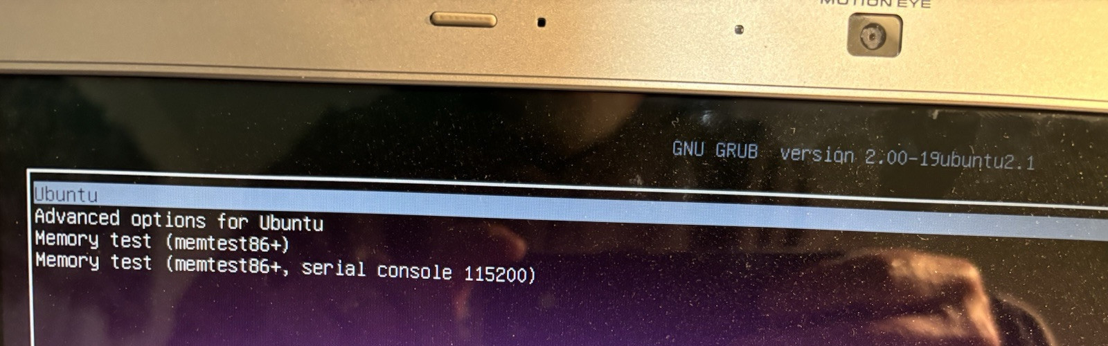 Sony VAIO PCG-7154L 3GB RAM Boots to Ubuntu. No battery.
