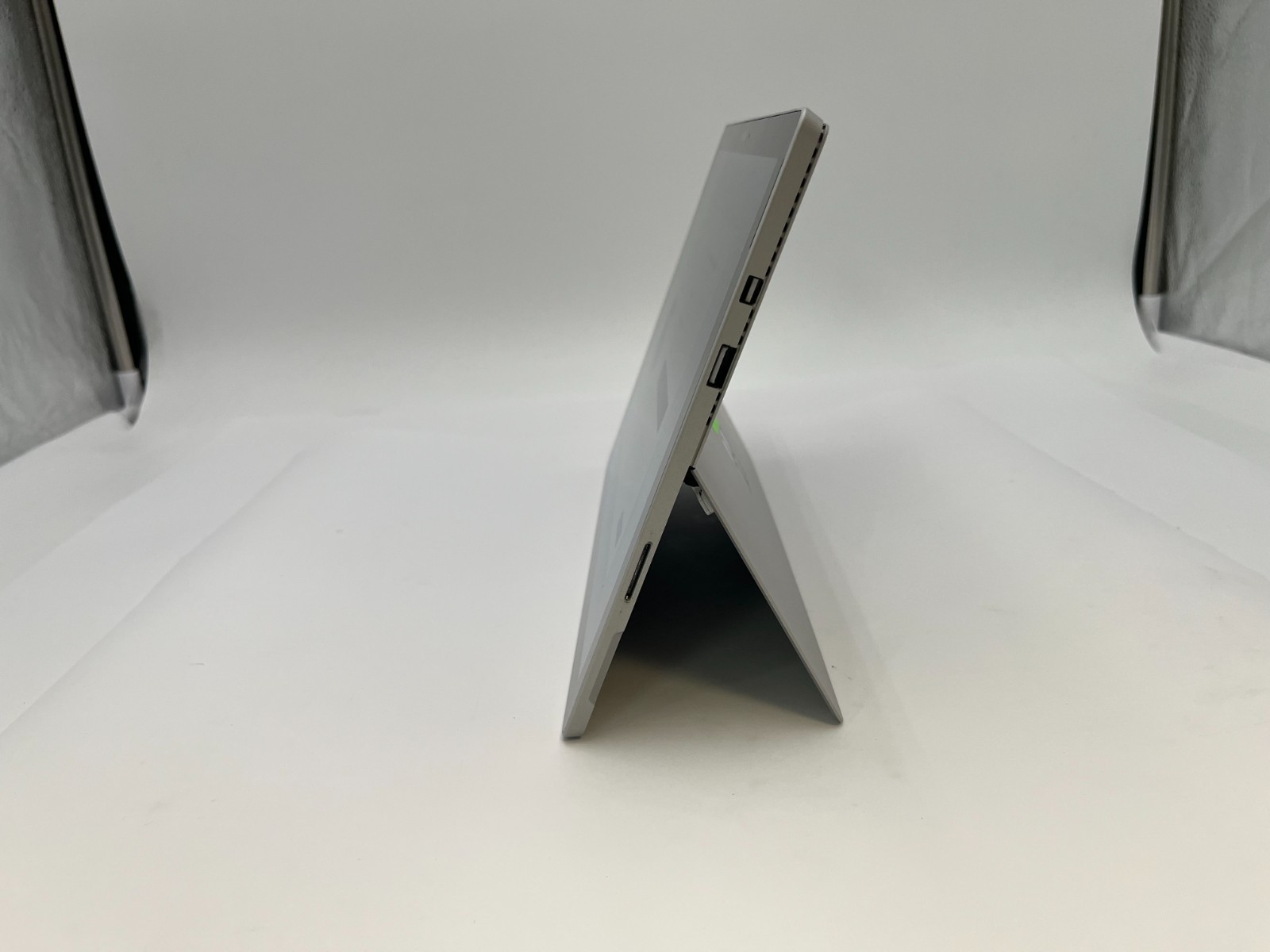 Microsoft Surface Pro 4 1724i5-6300U@2.4 GHZ 4GB RAM 128 GB NVME Win 11 PRO
