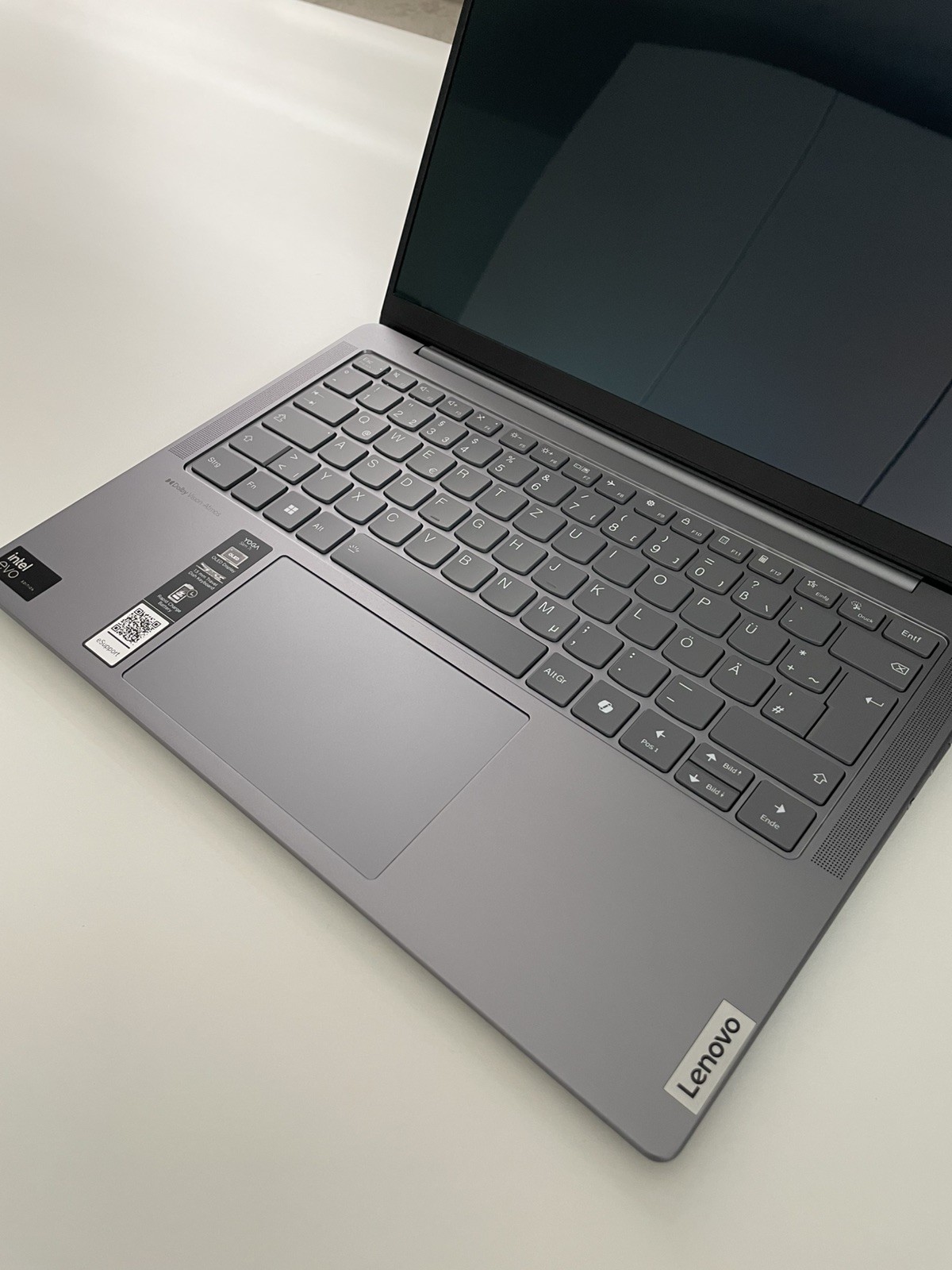 Lenovo Yoga Slim 7i AI Laptop 14” WUXGA OLED Display Intel i7 32GB Ram 1TB SSD