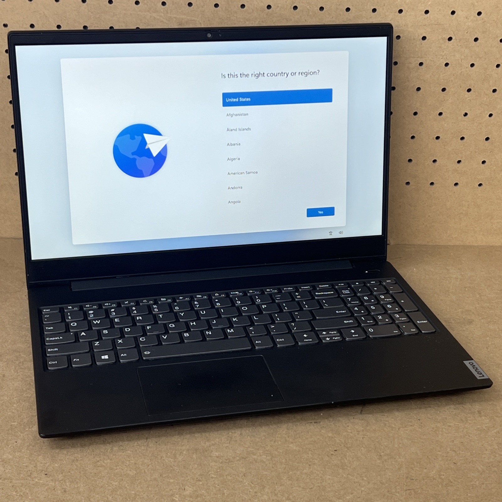 Lenovo IdeaPad S340-IIL Touch i3-1005G1 8GB Ram 256GB – Fair *For Parts, Read*