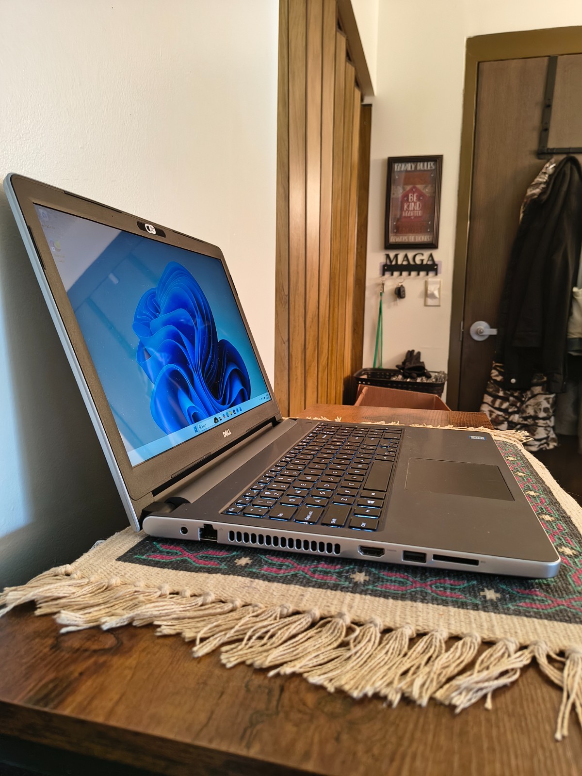 Dell Inspiron 15-5559 6th Gen i5@2.3Ghz 8GB 256Gb SSD Wn11Hm Touch/BkLt KB