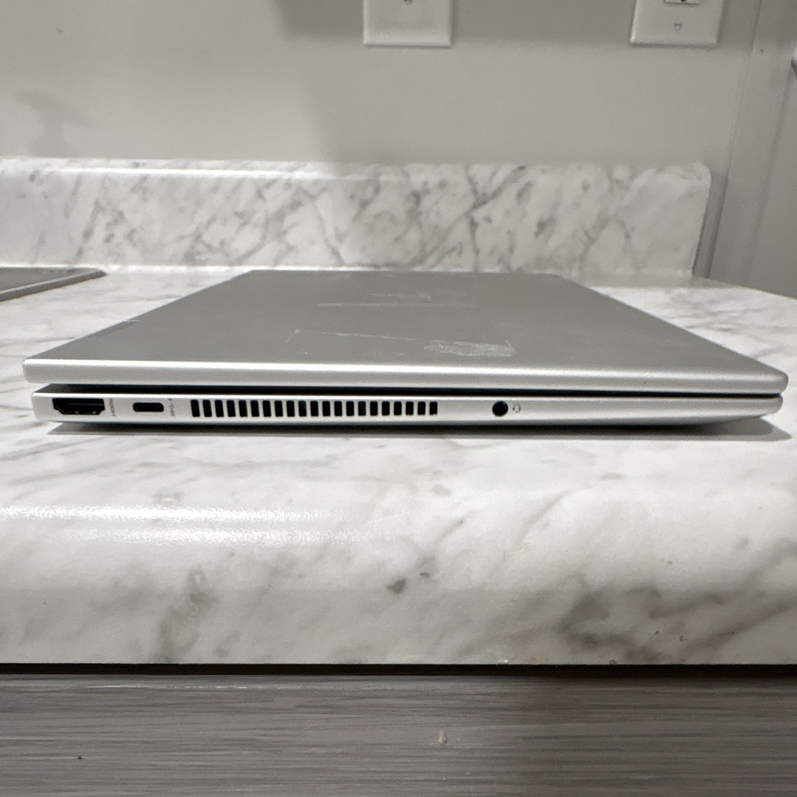 HP ENVY x360 14-es1xxx 2-in-1 14in Core 5 120U 8GB Win 11 Home Silver