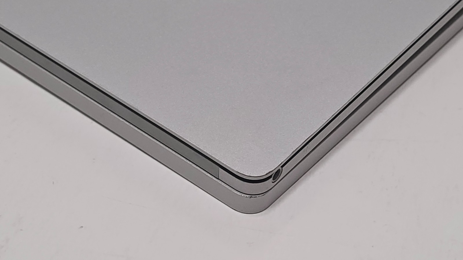 Surface Book 3 13.5″ (1900) Core i7-1065G7, 32GB RAM 512 GB SSD Nvidia GTX 1650