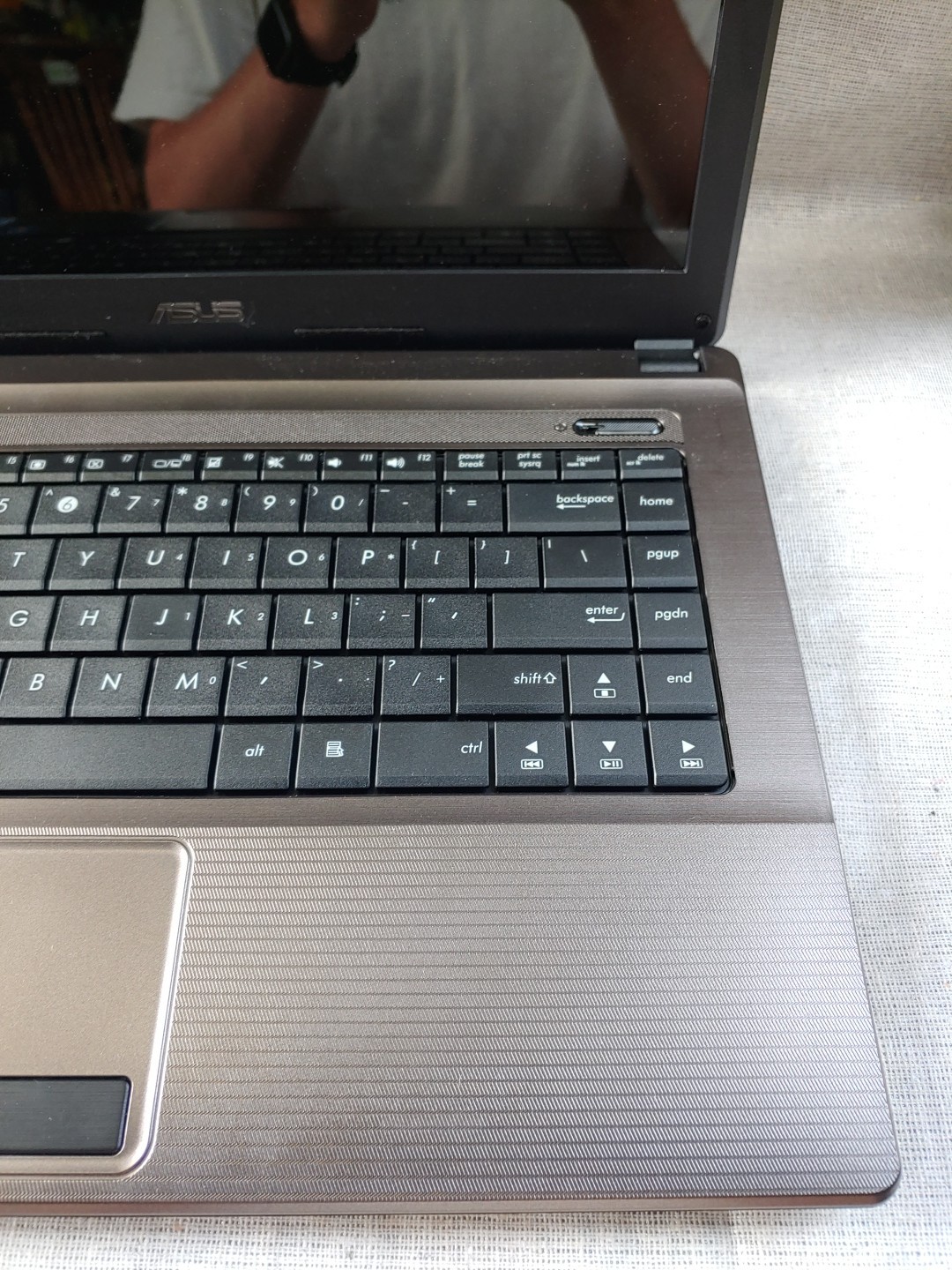 Asus X44H 14″ Laptop Intel Core i3 2.30Ghz, 4GB Memory, Untested, No Charger