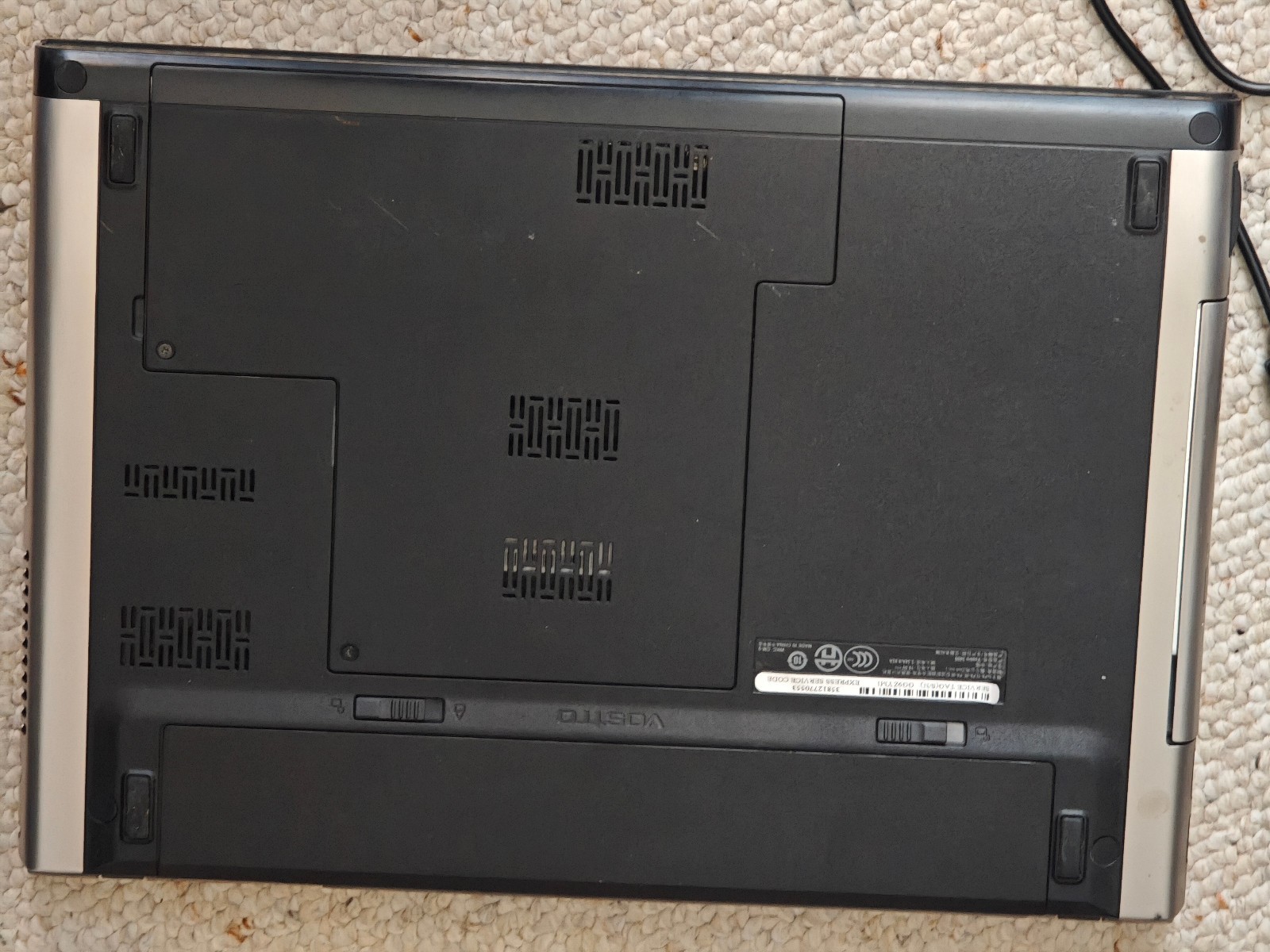 Dell Vostro 3400 – 500GB HDD, 4GB RAM, Intel i7 M640, Nvidia GT310M; NO WIFI