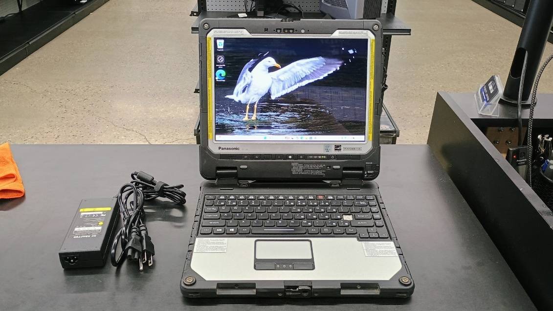 Panasonic Toughbook CF-33 – i5-10310u – 16GB Ram – 512GB SSD – Win 11 Pro -Read