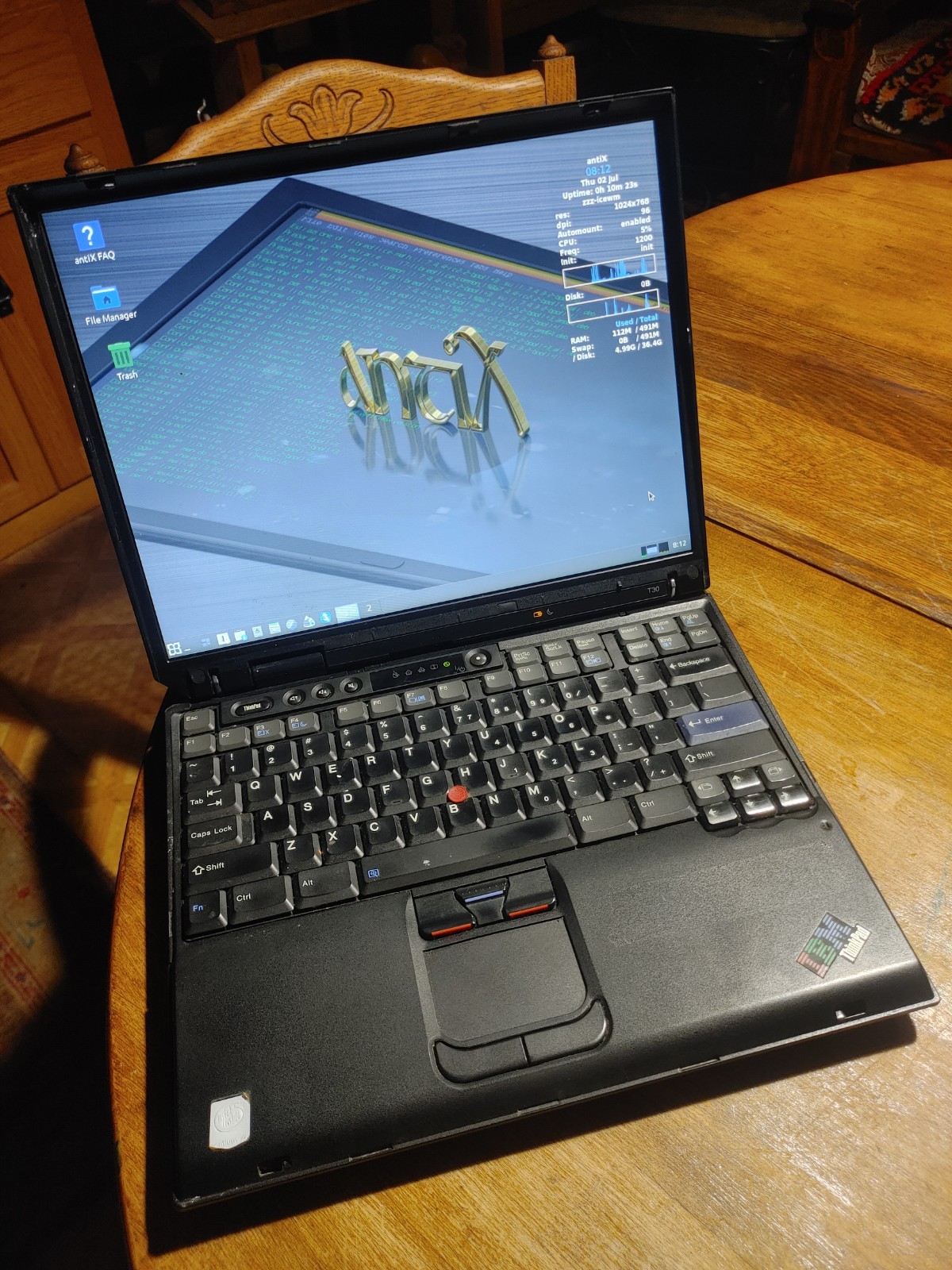 IBM Thinkpad T30 14.1″ Laptop Pentium 4 + 512MB + 40GB + AntiX Linux