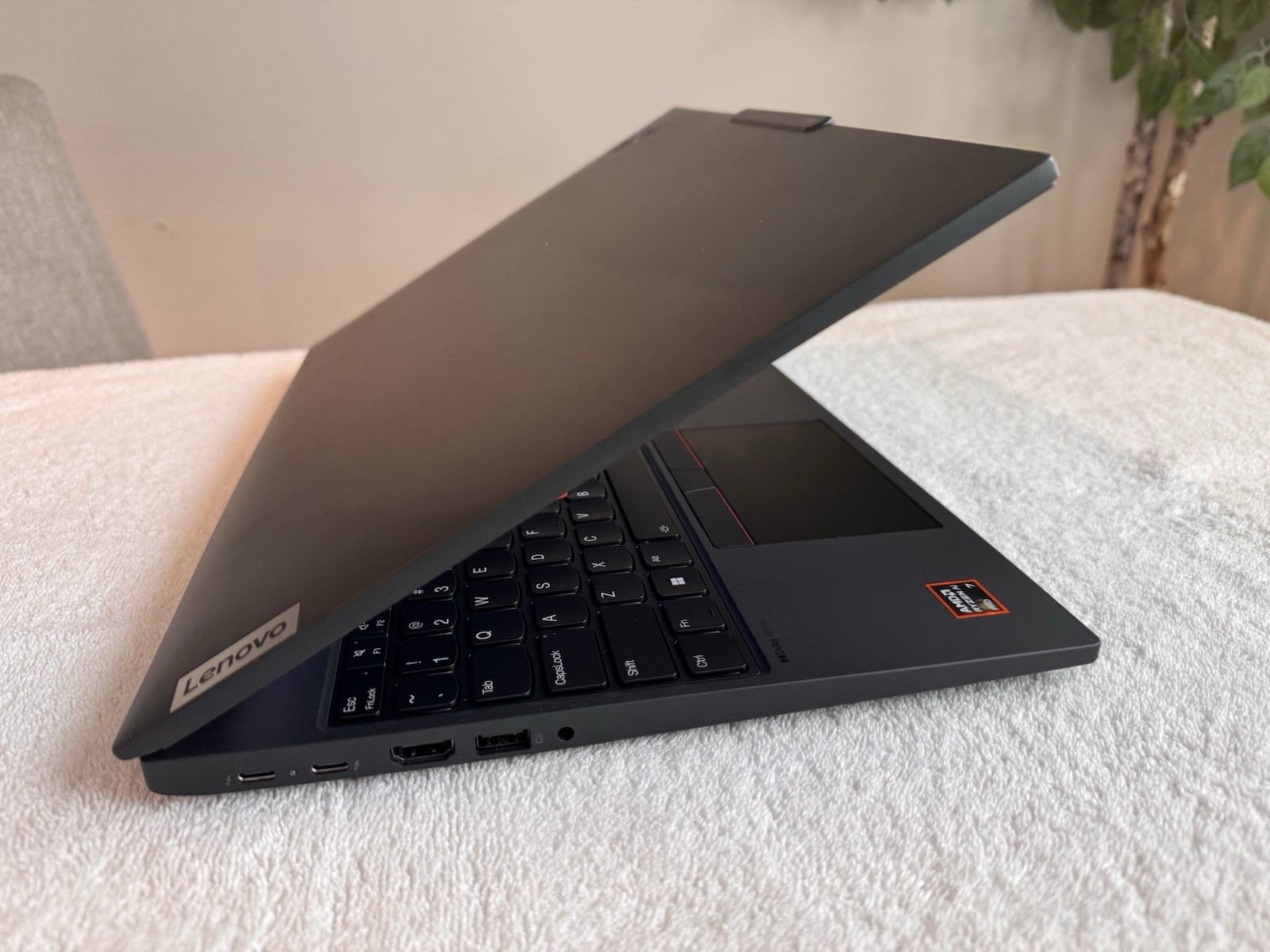 Lenovo ThinkPad P16s Gen 4 Touch 16″ OLED AMD Ryzen AI 7 Pro 350 32GB 1TB Win11P
