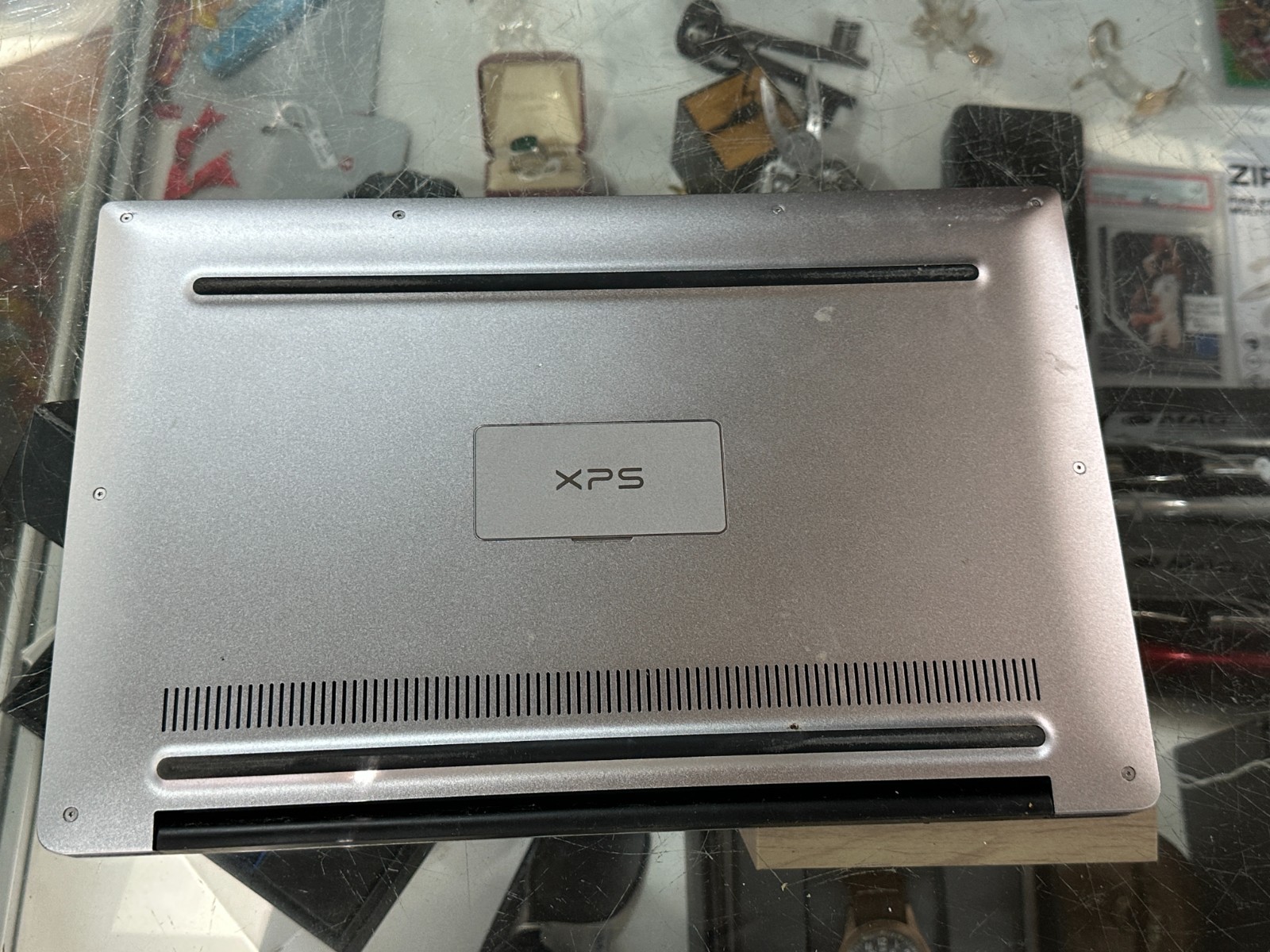DELL XPS 13 9343 LAPTOP WINDOWS 10 HOME , 256 GB SSD 8 GB RAM – READ DESCRIPTION