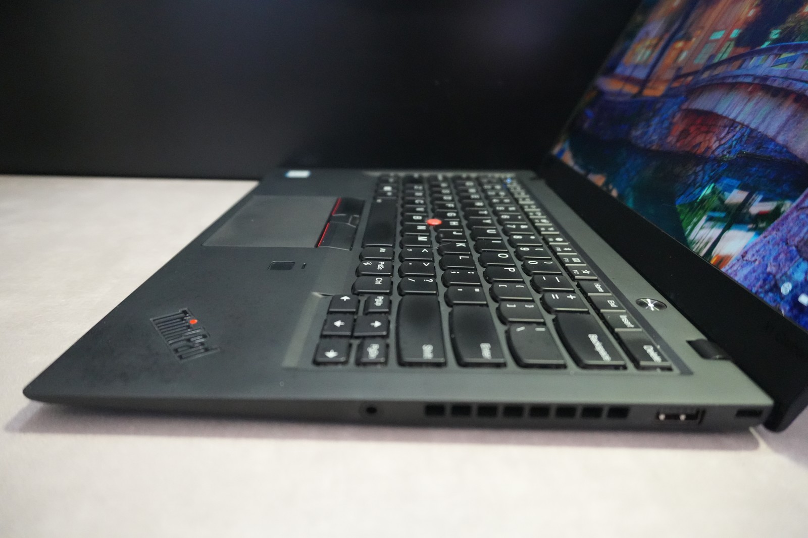 Lenovo ThinkPad X1 Carbon 6th i7-8550U 8GB 256GB FHD Touch *Screen Scuffs* READ