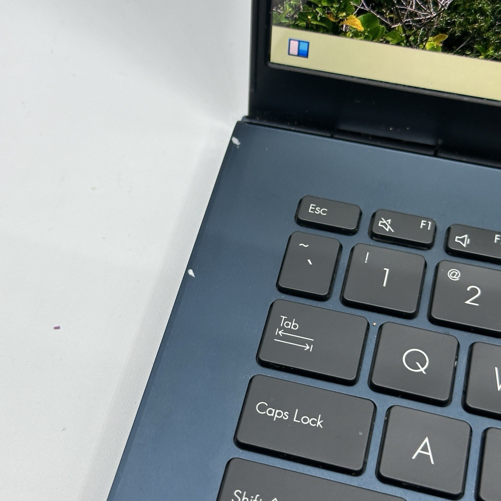 Asus Zenbook 14 OLED Q409Z 14″ i5-1240P 1.7GHz 8GB RAM 256GB SSD READ