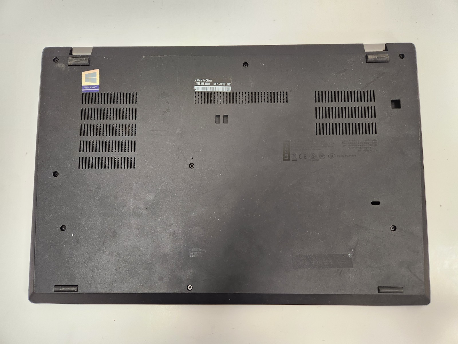 Lenovo Thinkpad P53s Core i5-8365U, 8GB RAM, 14″ Laptop for Repair #0471