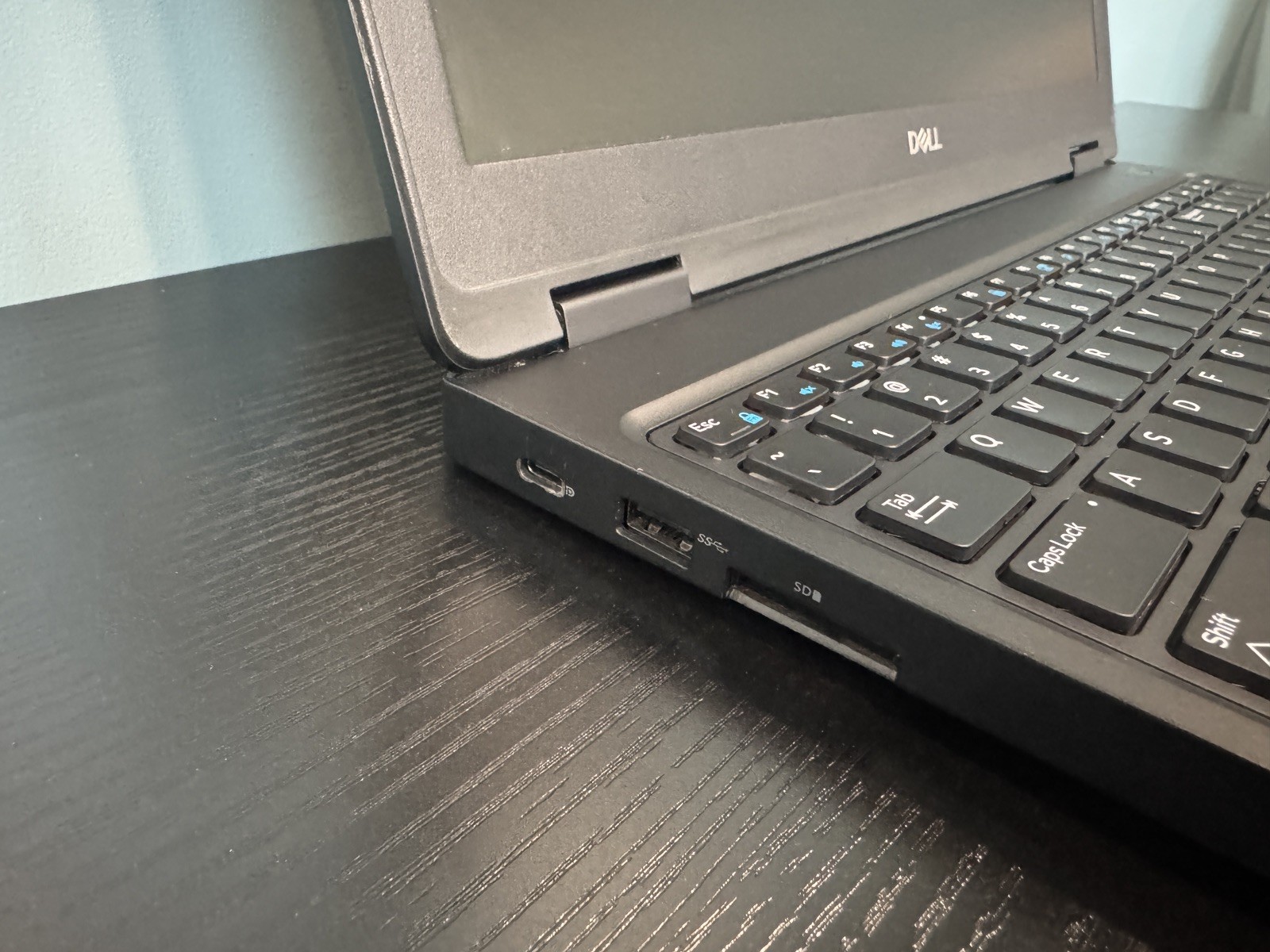 Dell Latitude 5590 Intel Core i7-8650U 16GB RAM 256GB SSD Windows 11 Pro Laptop