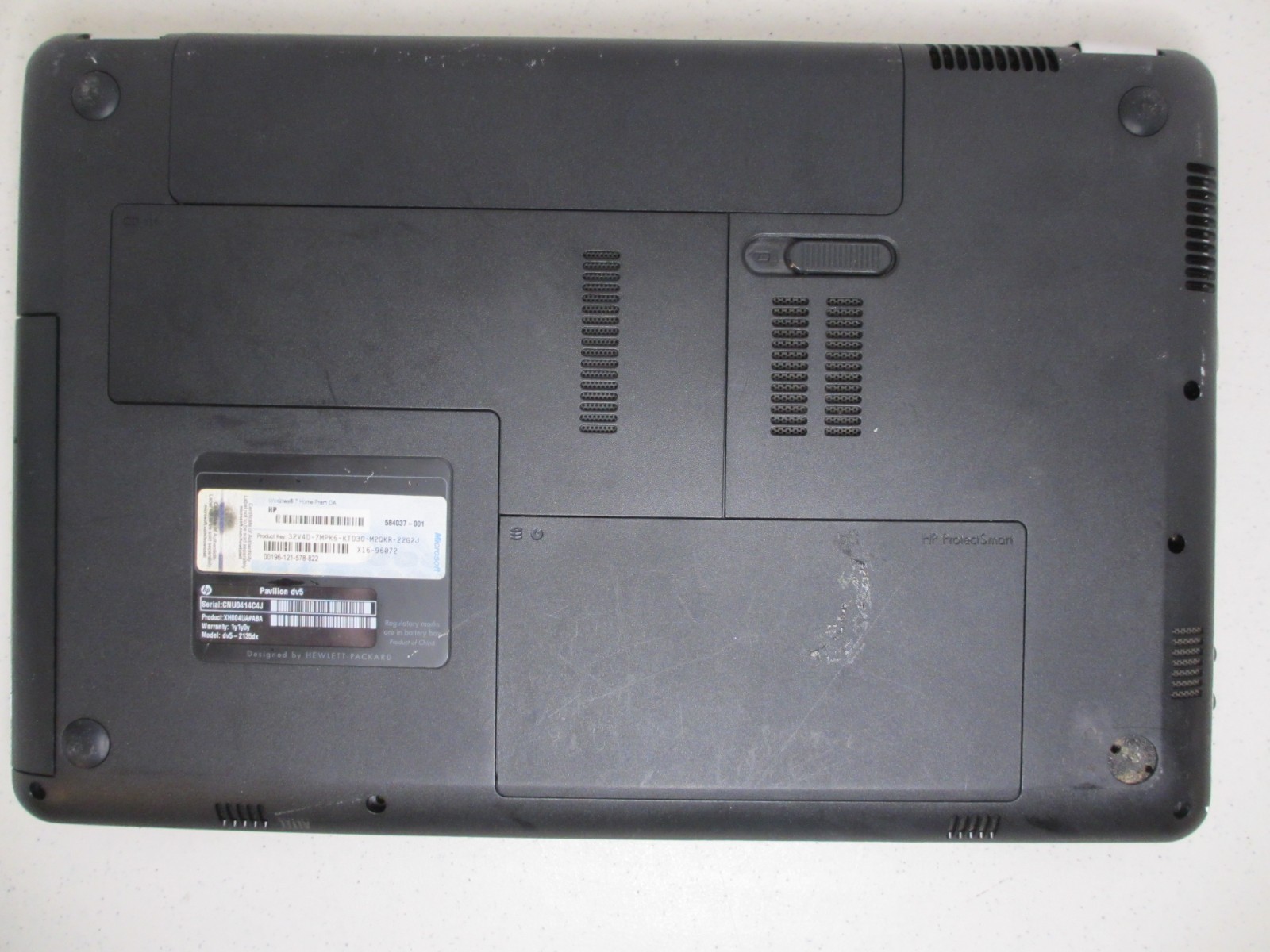 HP Pavilion dv5 Laptop/Notebook PC For Parts/Repair with AC Adapter, AMD 2.4GHz
