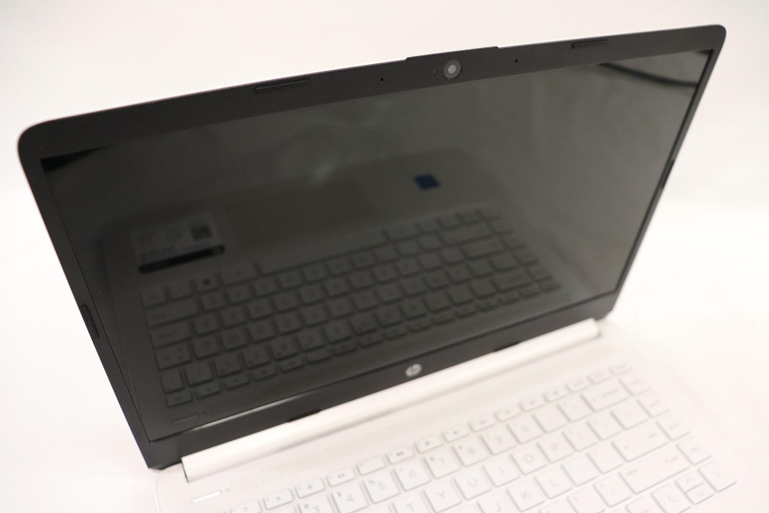 HP 14 Laptop 8GB 64GB SSD Celeron N4120 14″ Win11 Pro White dq0052dx