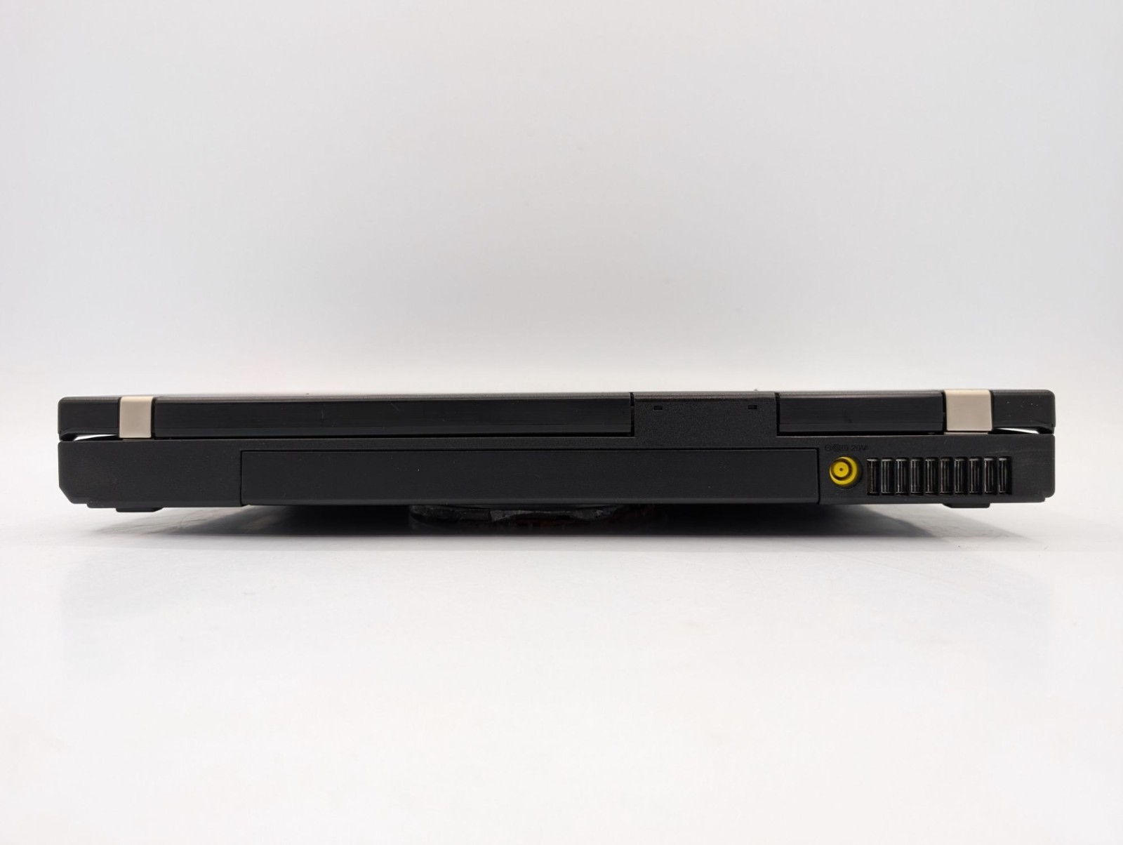Lenovo ThinkPad R61e 15.6″ Laptop Celeron 540 1GB RAM For Parts