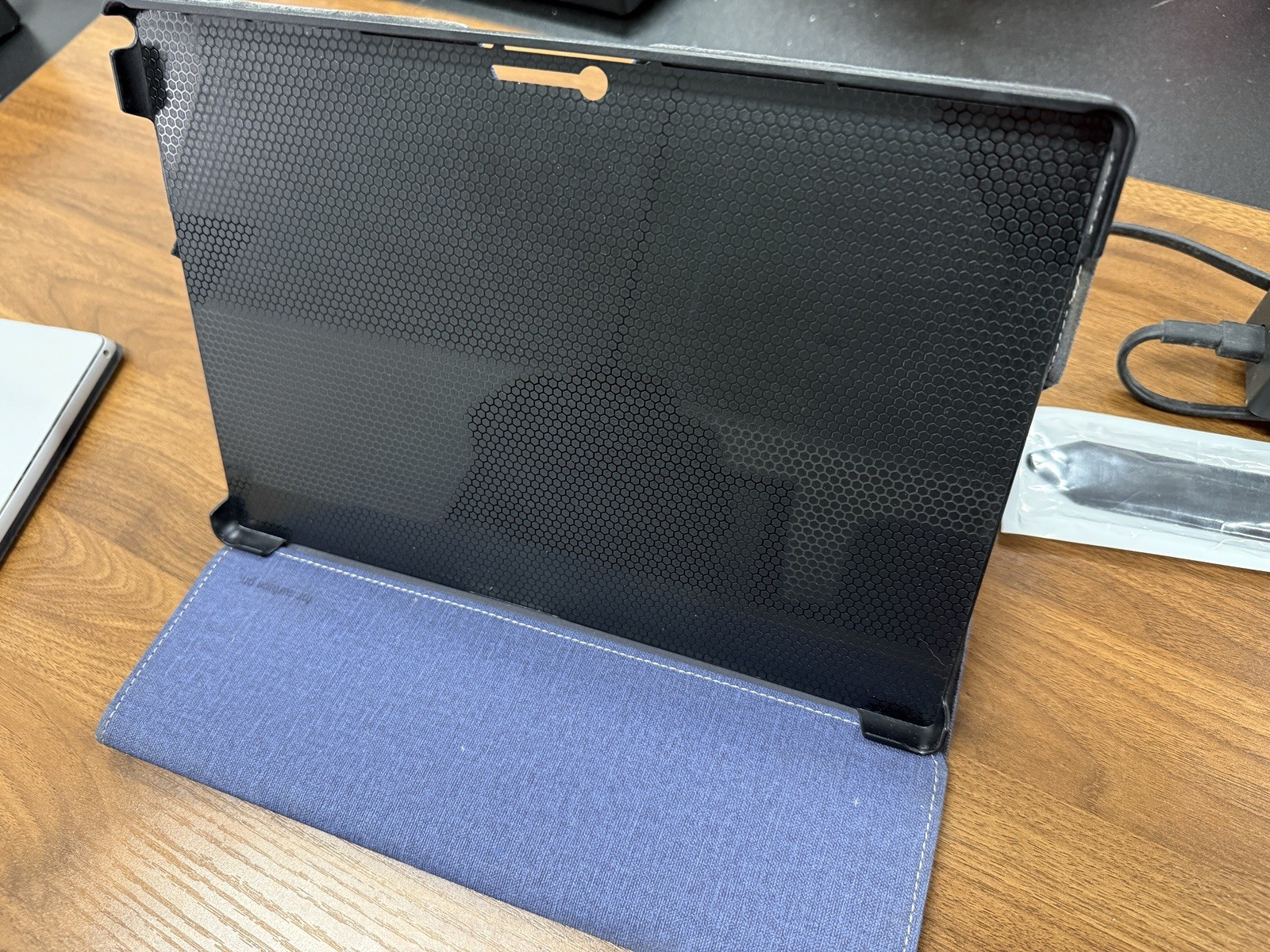 Microsoft Surface Pro 5 i7 8GB 256GB Touch Pen 2 Keyboards – SEE DESCRIPTION