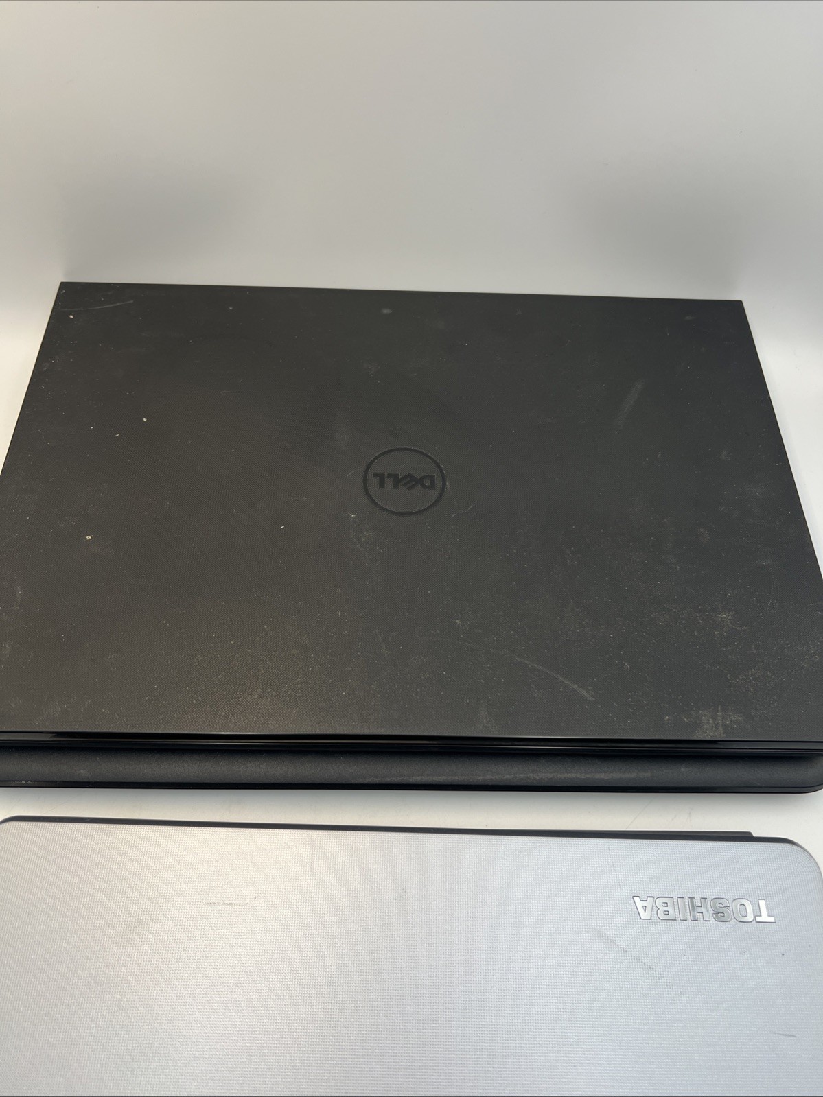 4 Laptops 1 iPad For Parts/Repair – Dell – Apple – Toshiba – Hp