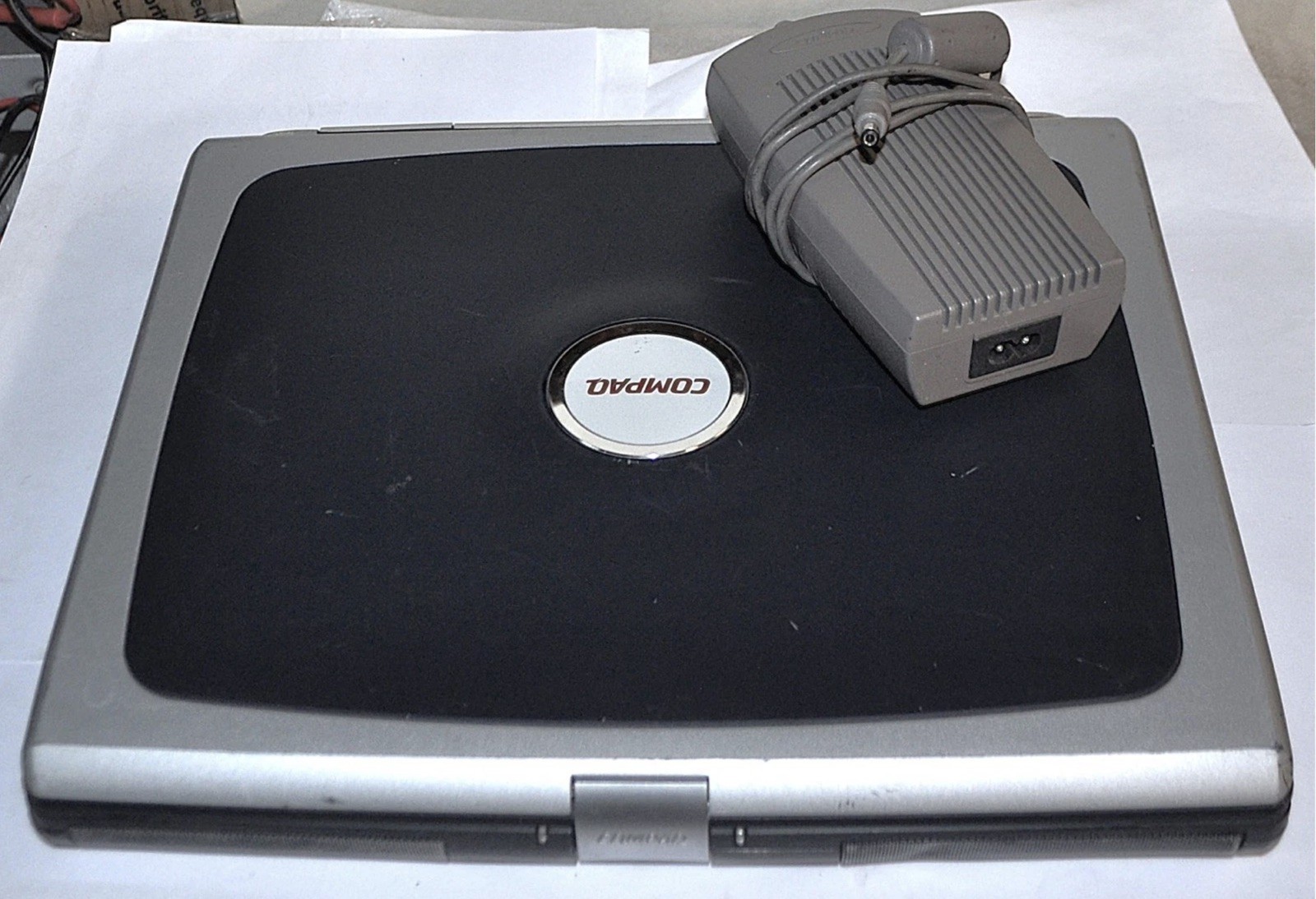 VERY OLD COMPAQ Evo N180 LAPTOP PENTIUM III WORKS SCHOOL SURPLUS NEEDS BATTERY