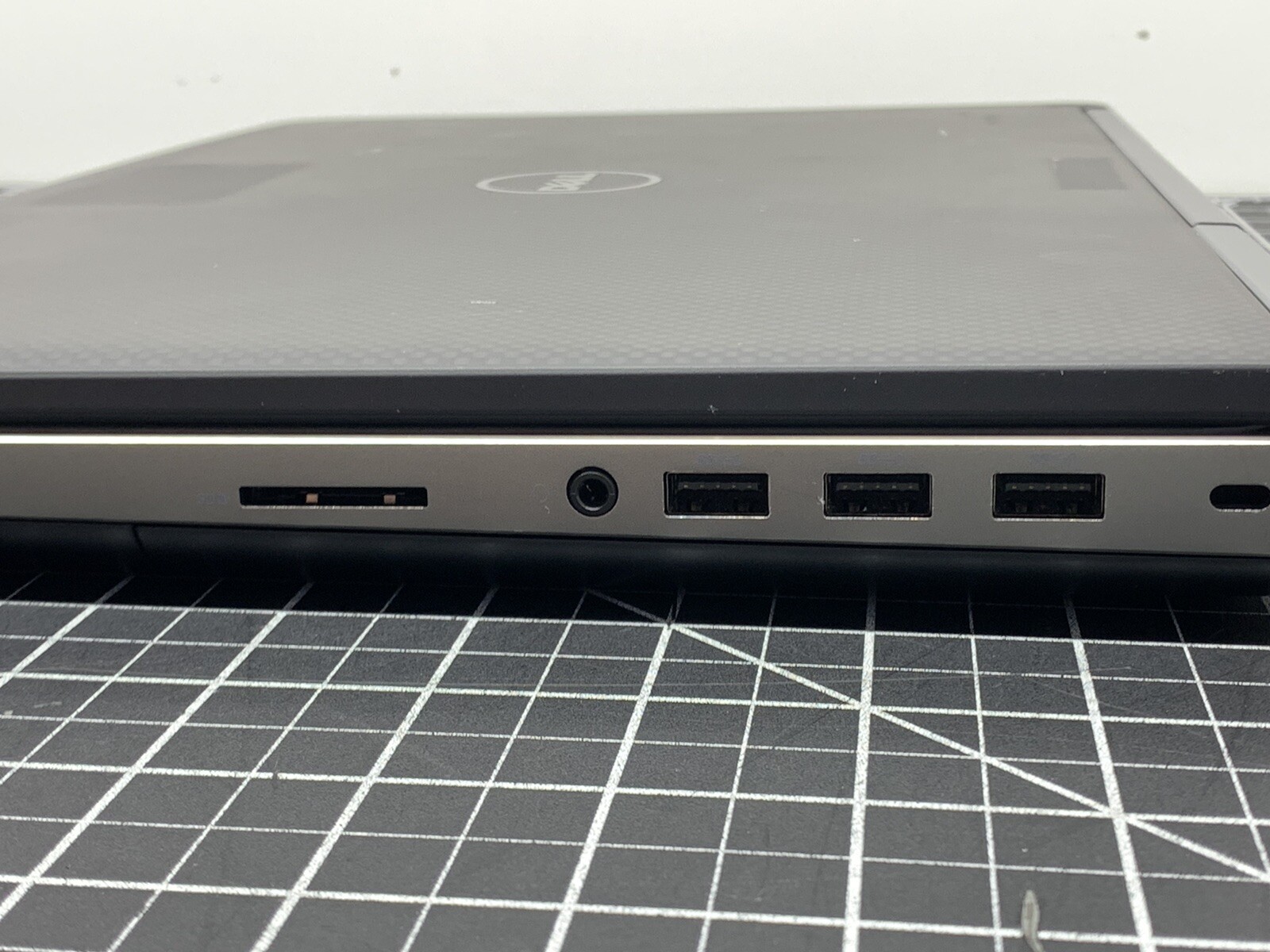 Dell Precision 7520 CORE i7 7th Gen | NO RAM/SSD | DEAD | #T871