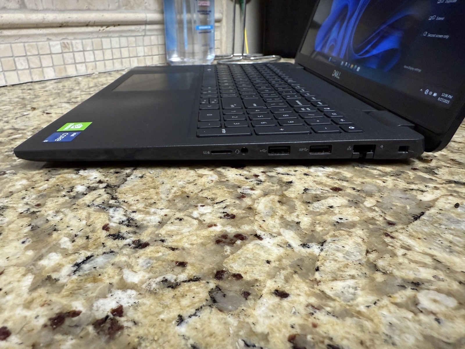 Dell Latitude 3520 15.6 i5-1135G7 2.40GHz 12GB RAM 256 GB SSD NVIDIA MX350