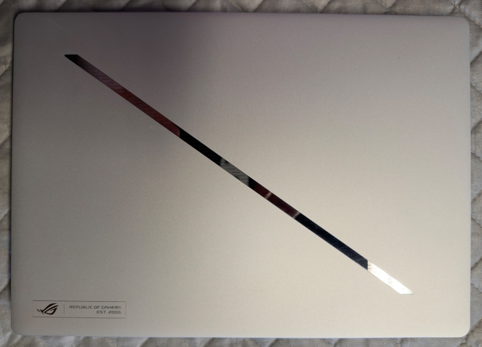 ASUS ROG Zephyrus G14 (2025) Ryzen AI 9 HX370 + NVIDIA 5080 + 32GB RAM + 2TB M.2