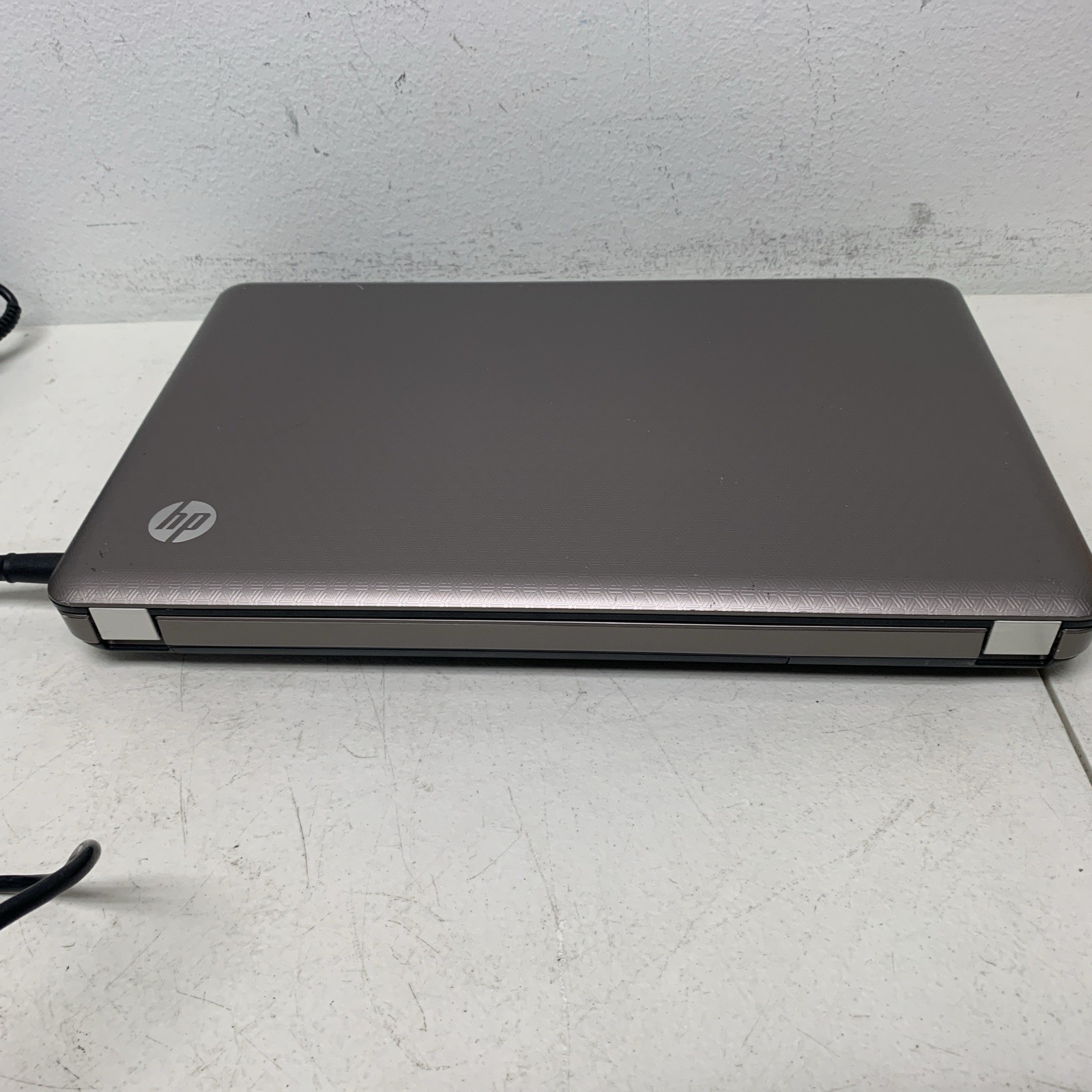 HP NOTEBOOK G42- AMD Athlon P340 3GB Ram 320gb Hhd Wind 10 Home No Activated