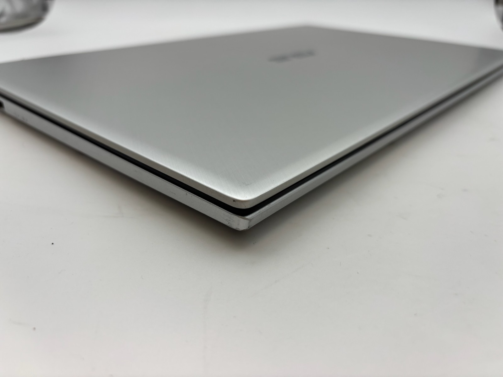 Asus VivoBook S712JA 17.3″ 256 GB SSD 8 GB RAM i5-1035G1 Windows 10 READ