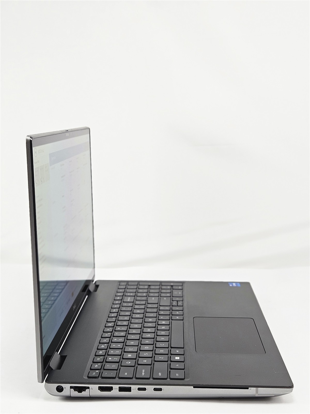 Precision 7670 Dell i7-12850HX 32GB 2TB SSD 16″ RTX A3000 Webcam SD