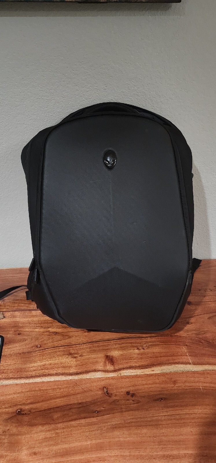 Alienware i7-8750 GTX 1060 2 TB SSD Gaming Laptop w/ Alienware Mousepad/Backpack