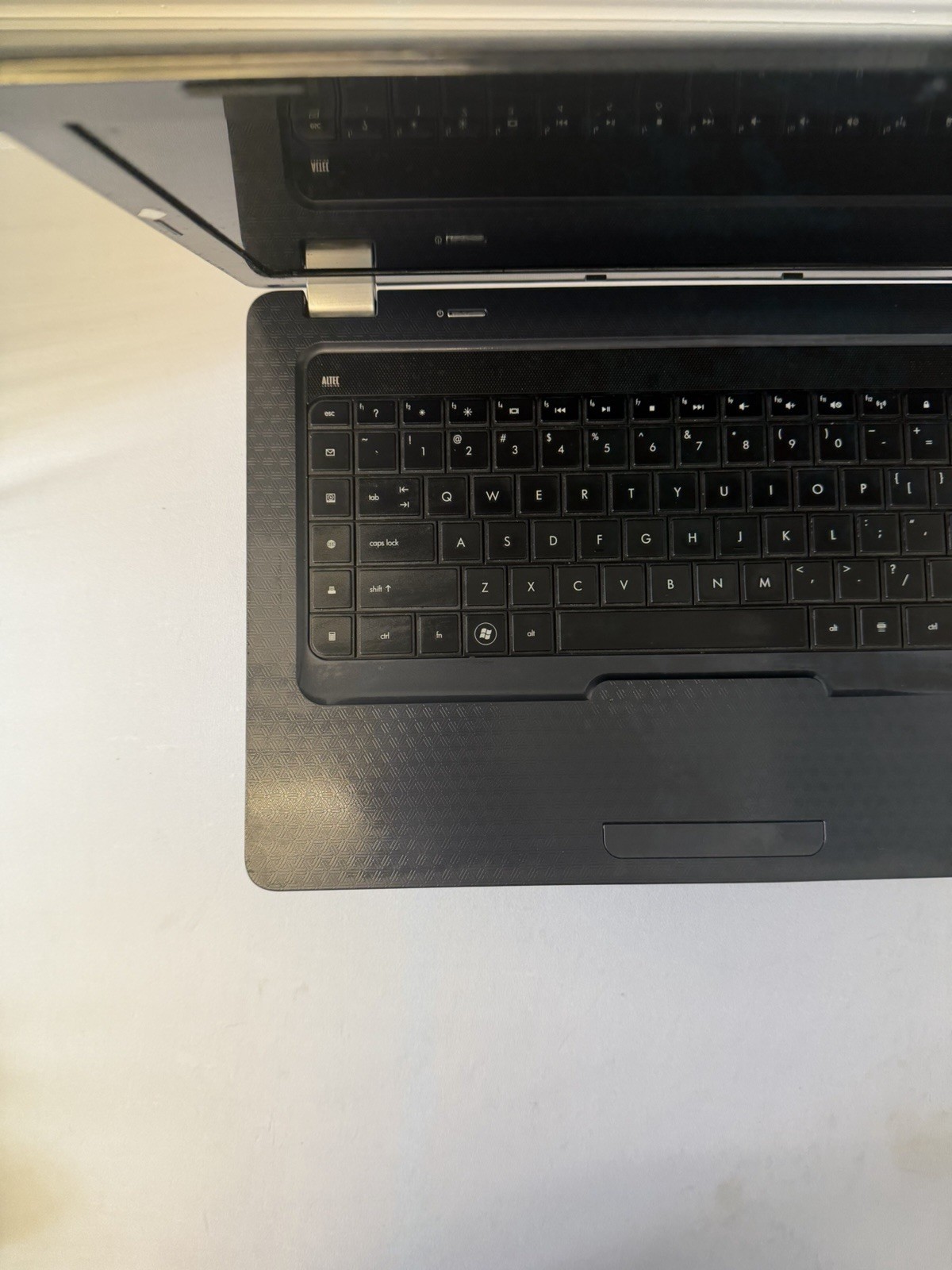 HP G62-340US Laptop – Unknown if Screen is Good – AMD – Read Des